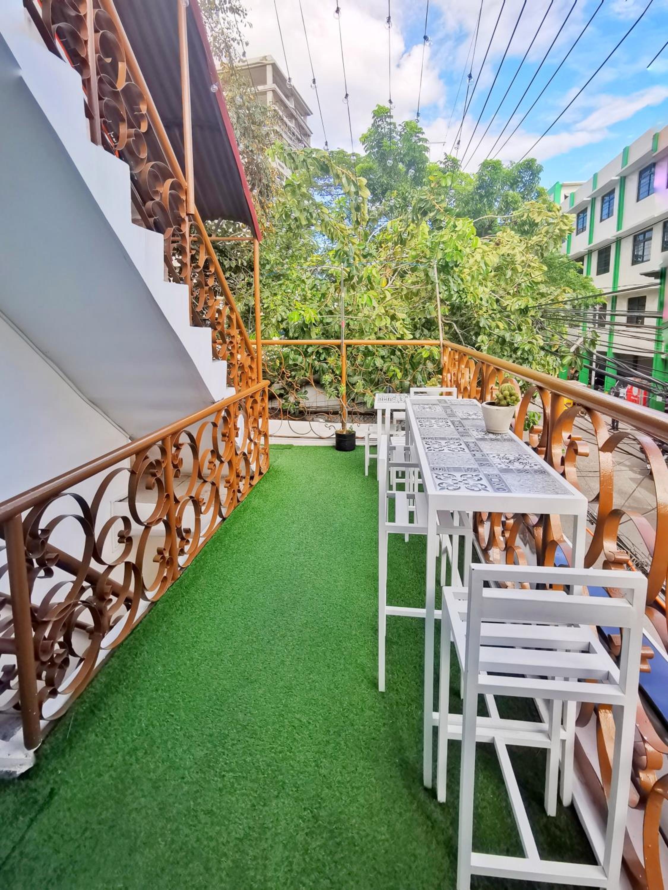 NomadsMNL Airport Hostel view 5