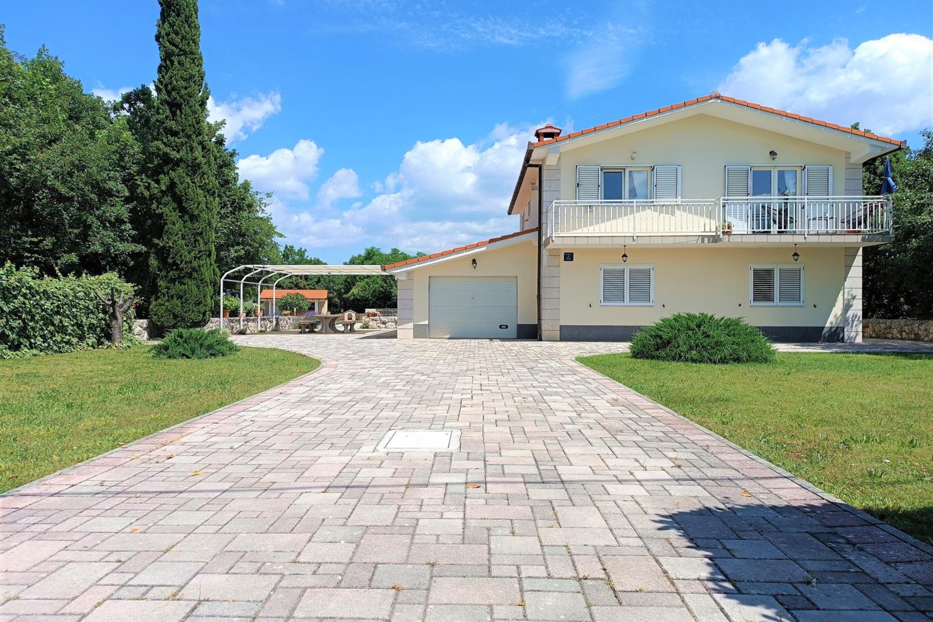 House for vacation Runac view 4