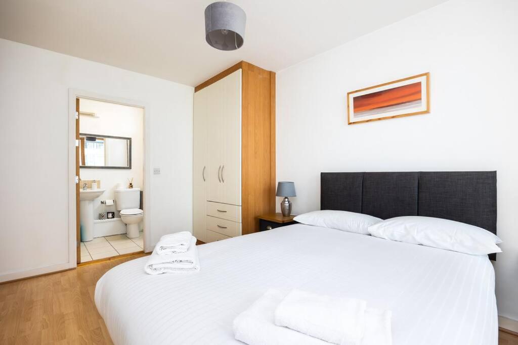 Lovely 2 BR apartment with balcony