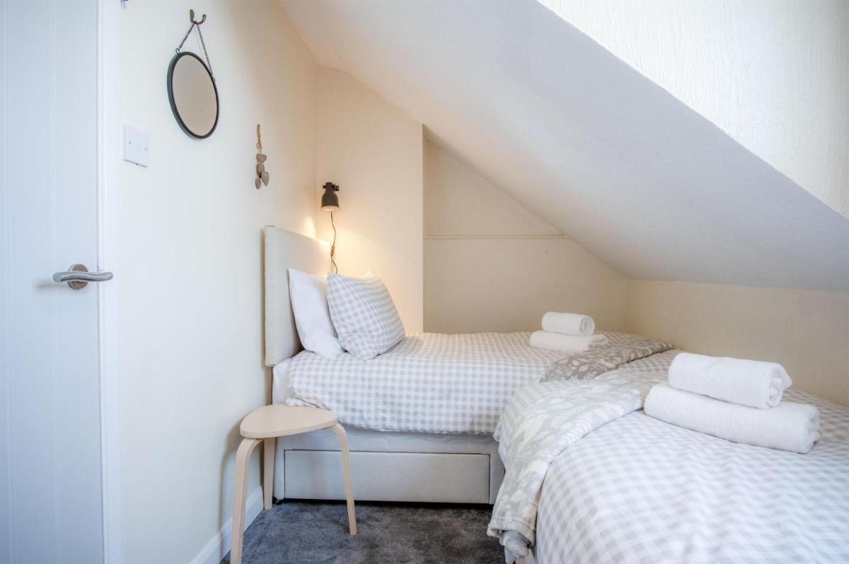 Hiraeth - 3 Bedroom Cottage - St Florence view 4