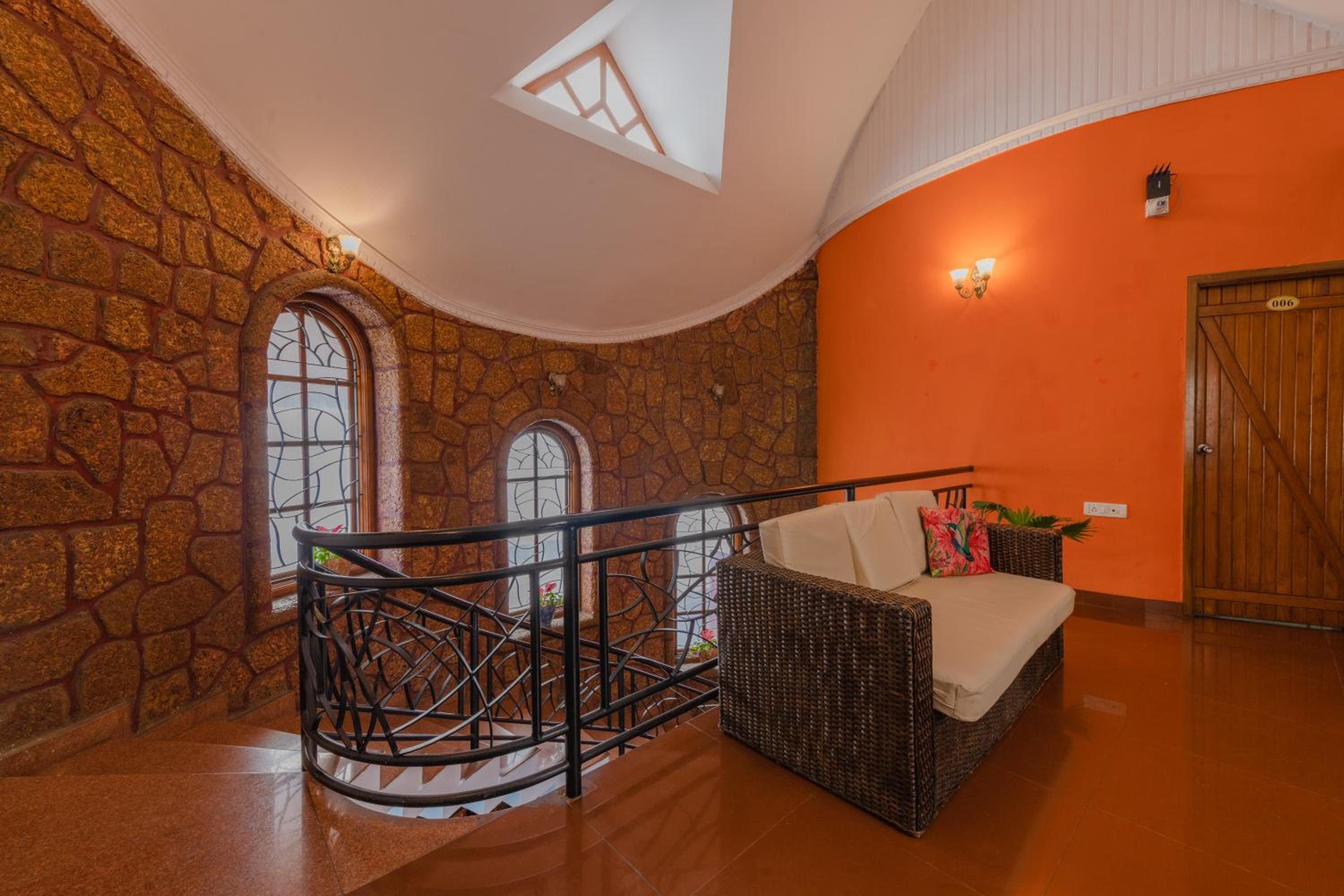 Redstone Villa by Revkeys view 3