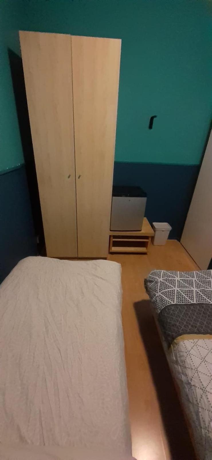 CHARLOTTE, not for parties, not a hotel, room with shared bathroom, no kitchen