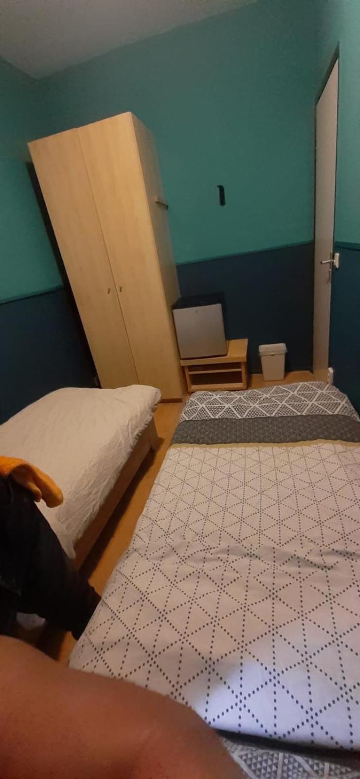 CHARLOTTE, not for parties, not a hotel, room with shared bathroom, no kitchen