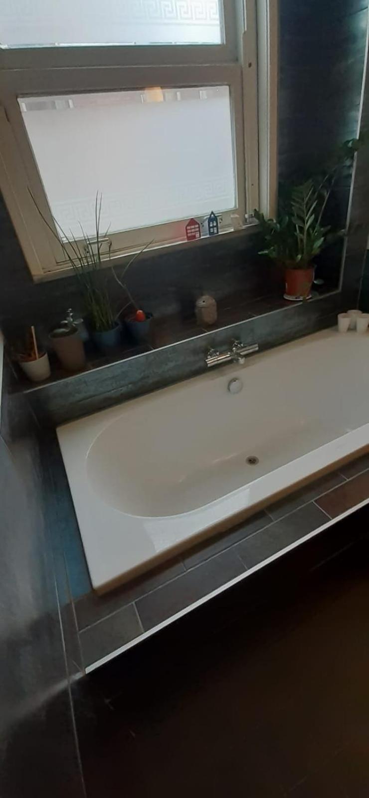 CHARLOTTE, not for parties, not a hotel, room with shared bathroom, no kitchen