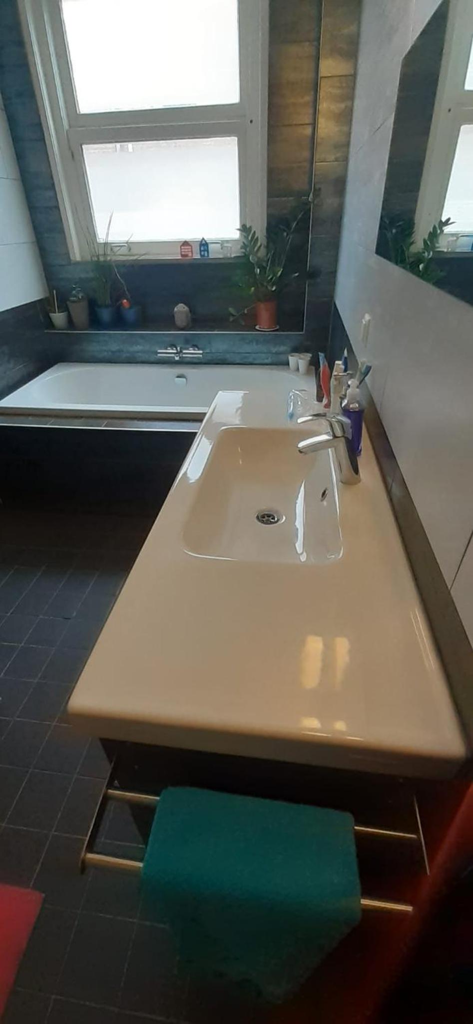 CHARLOTTE, not for parties, not a hotel, room with shared bathroom, no kitchen