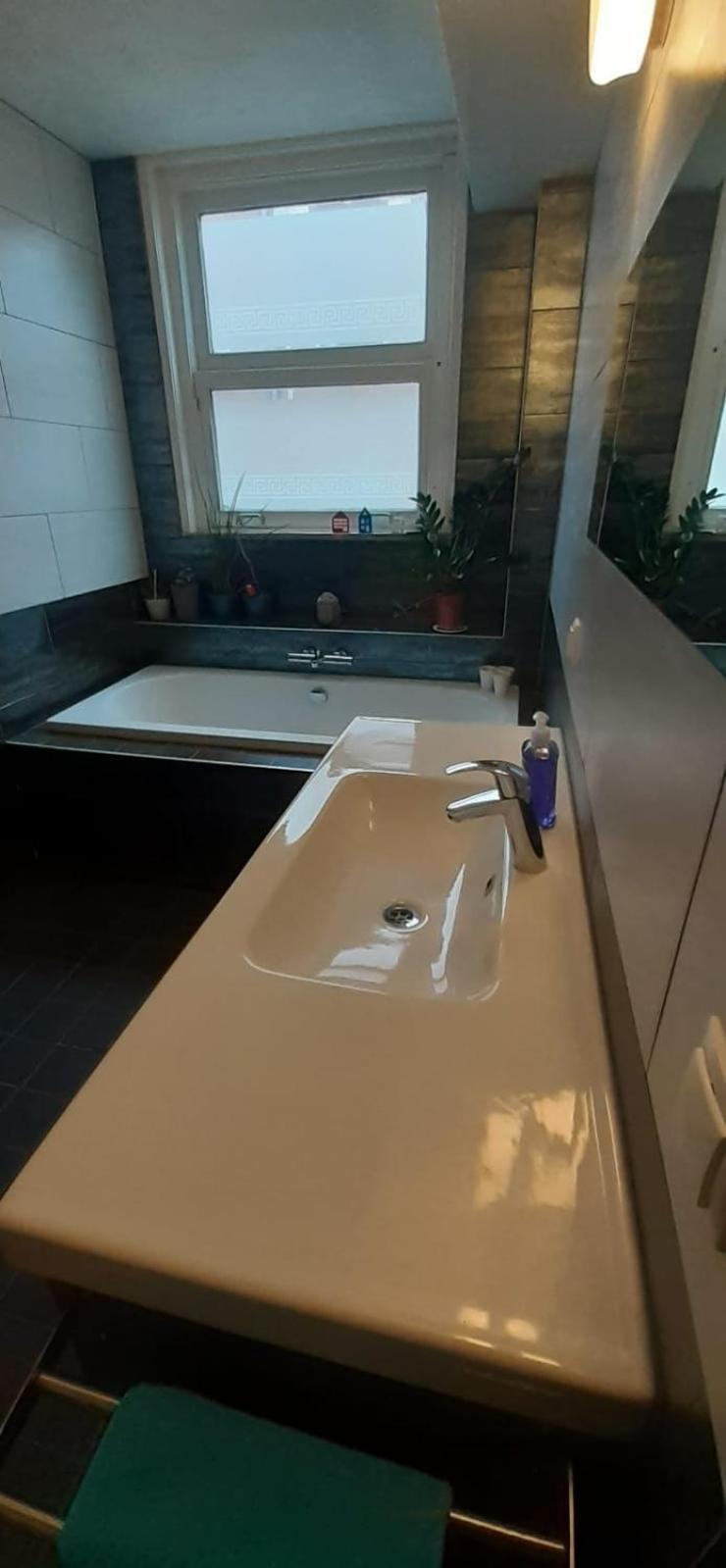 CHARLOTTE, not for parties, not a hotel, room with shared bathroom, no kitchen