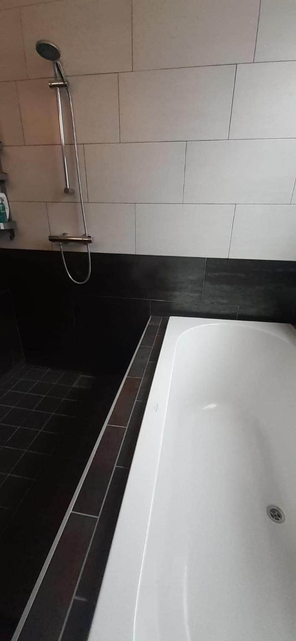 CHARLOTTE, not for parties, not a hotel, room with shared bathroom, no kitchen
