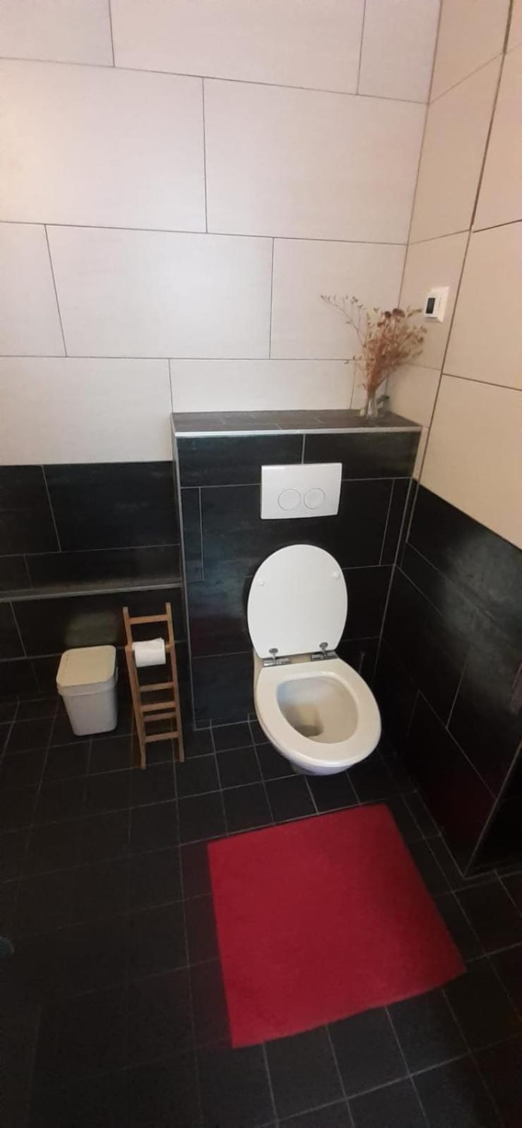 CHARLOTTE, not for parties, not a hotel, room with shared bathroom, no kitchen