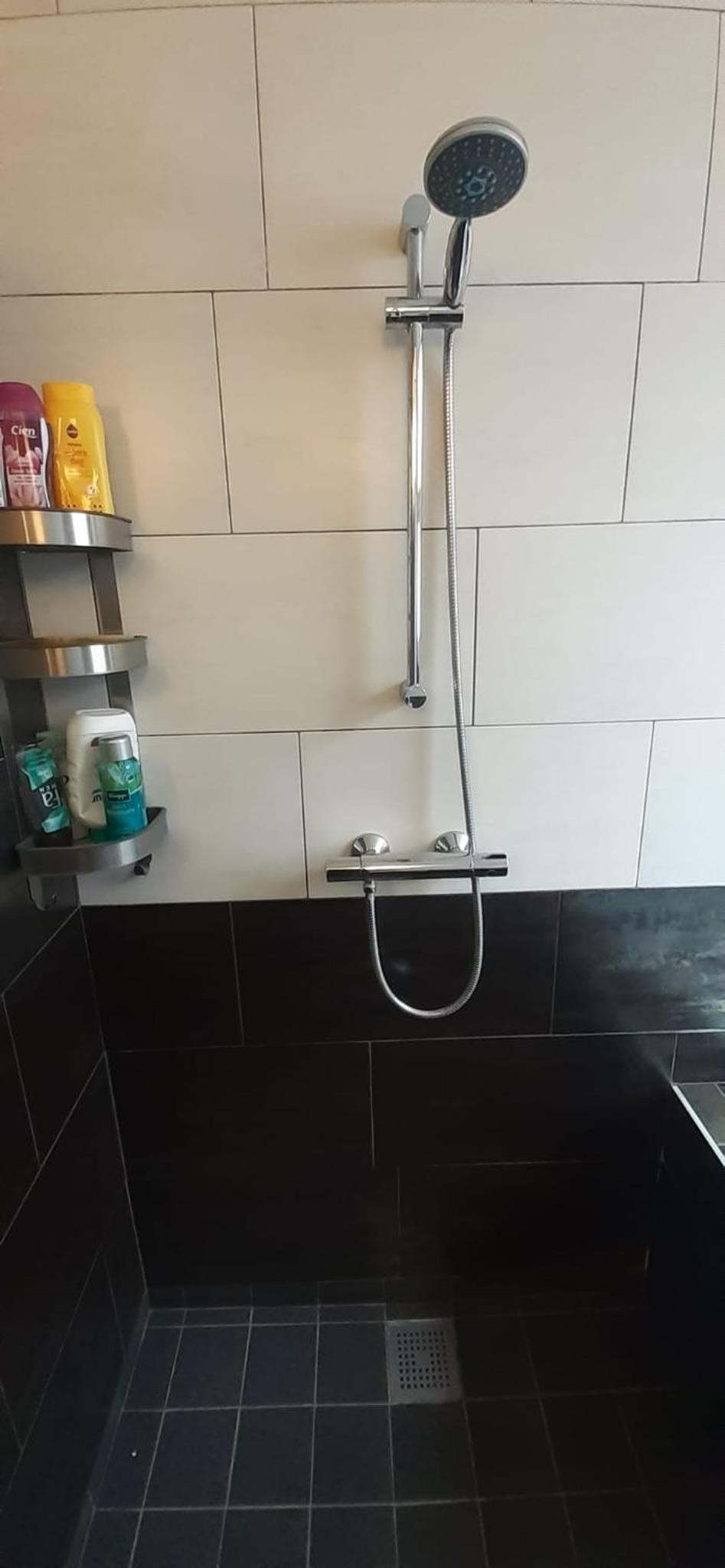 CHARLOTTE, not for parties, not a hotel, room with shared bathroom, no kitchen