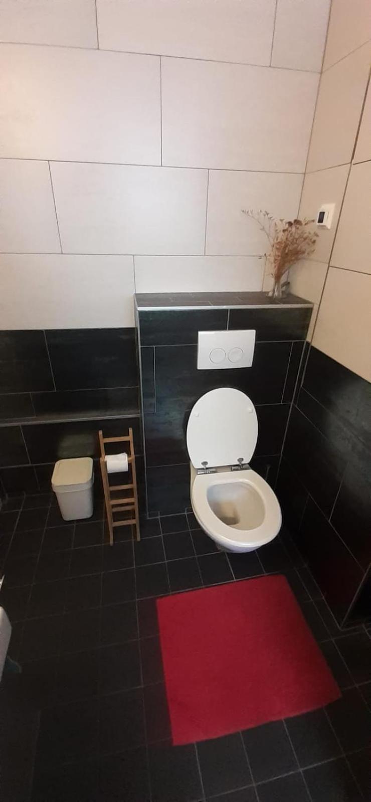 CHARLOTTE, not for parties, not a hotel, room with shared bathroom, no kitchen