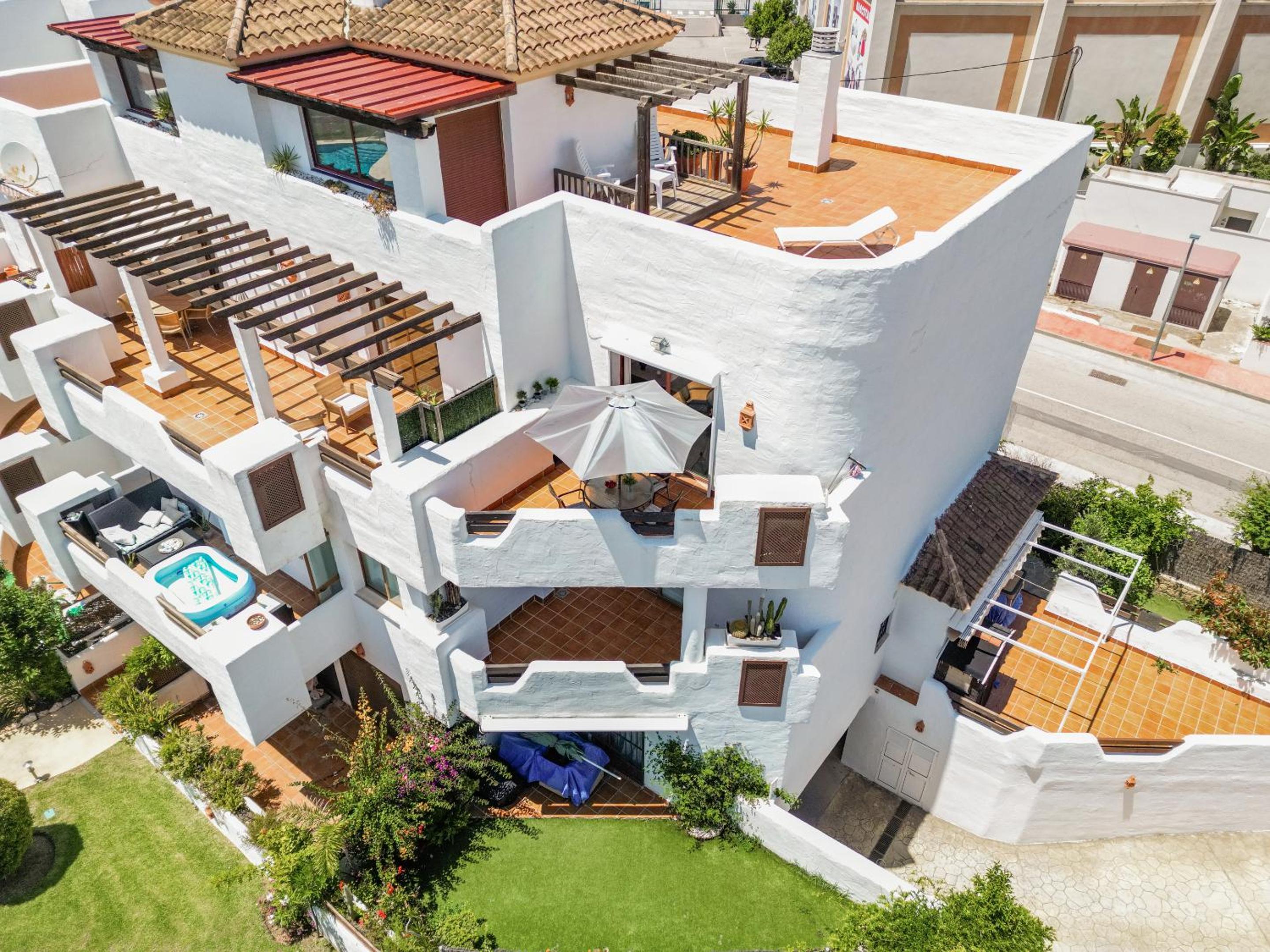 2 bedroom apt close to the sea view 4