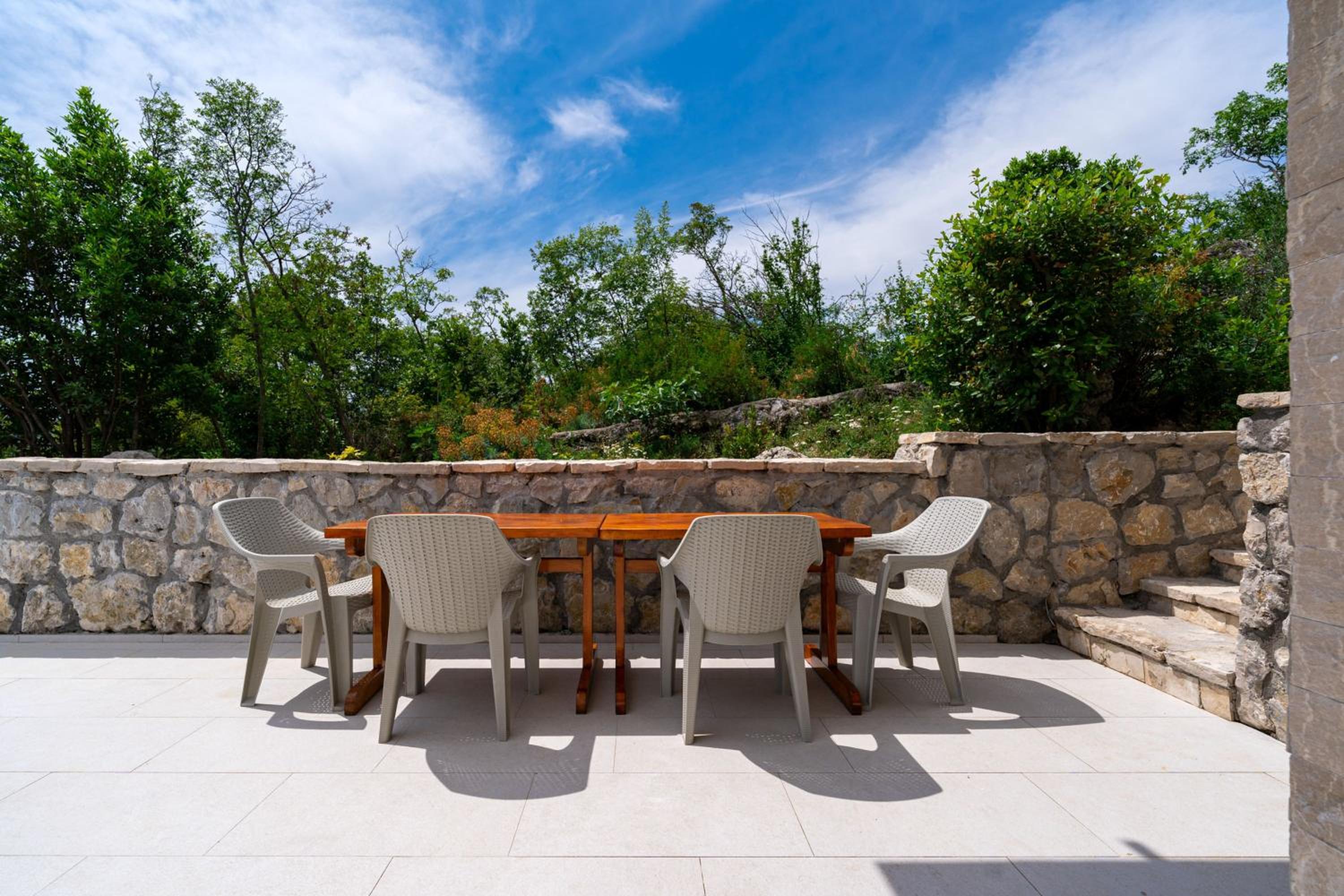 Pool Villa Luxoria Trebesin view 4
