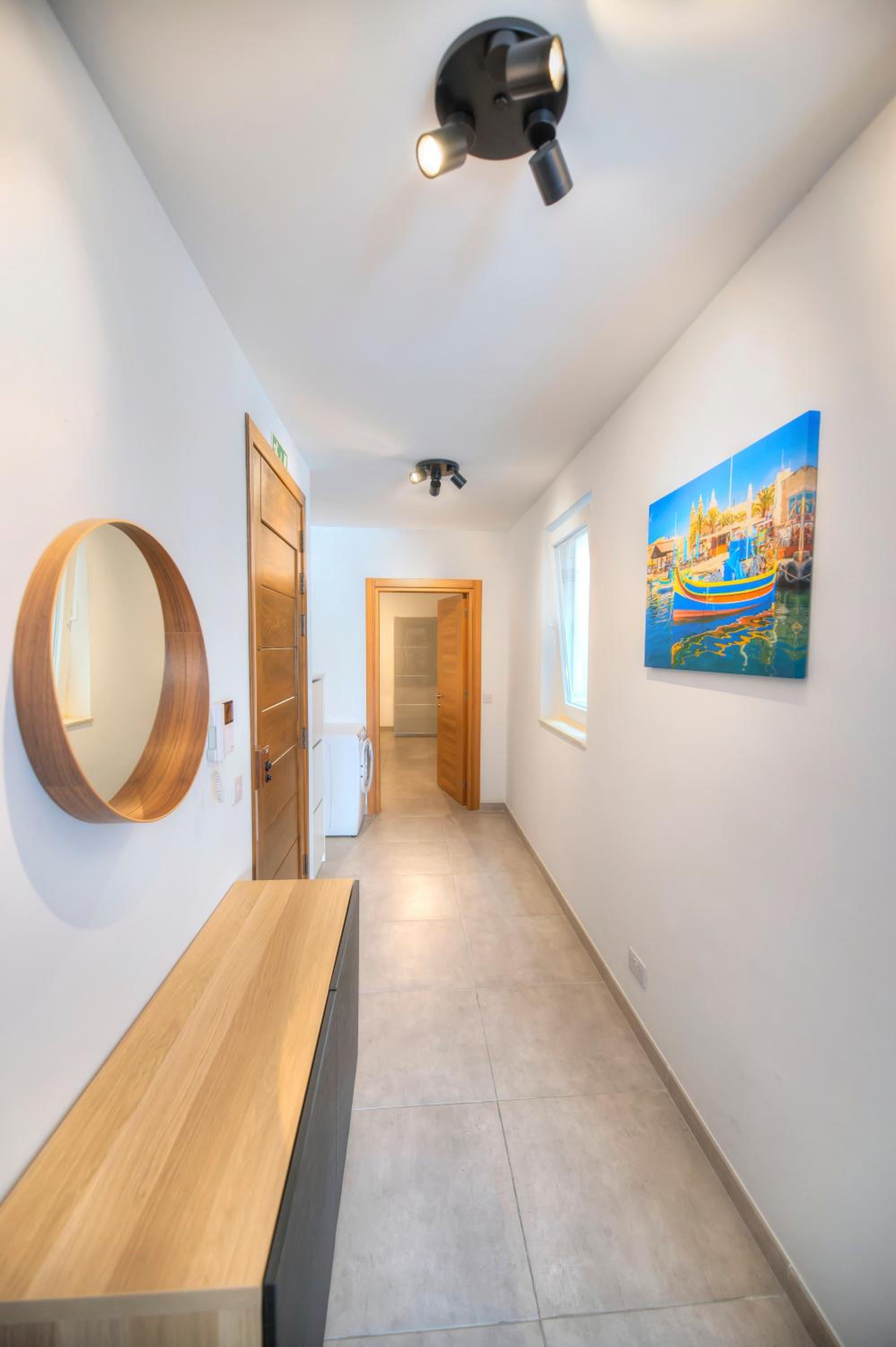 Spacious & Tastefully furnished 3 bedrooms RCUT1-1 view 2