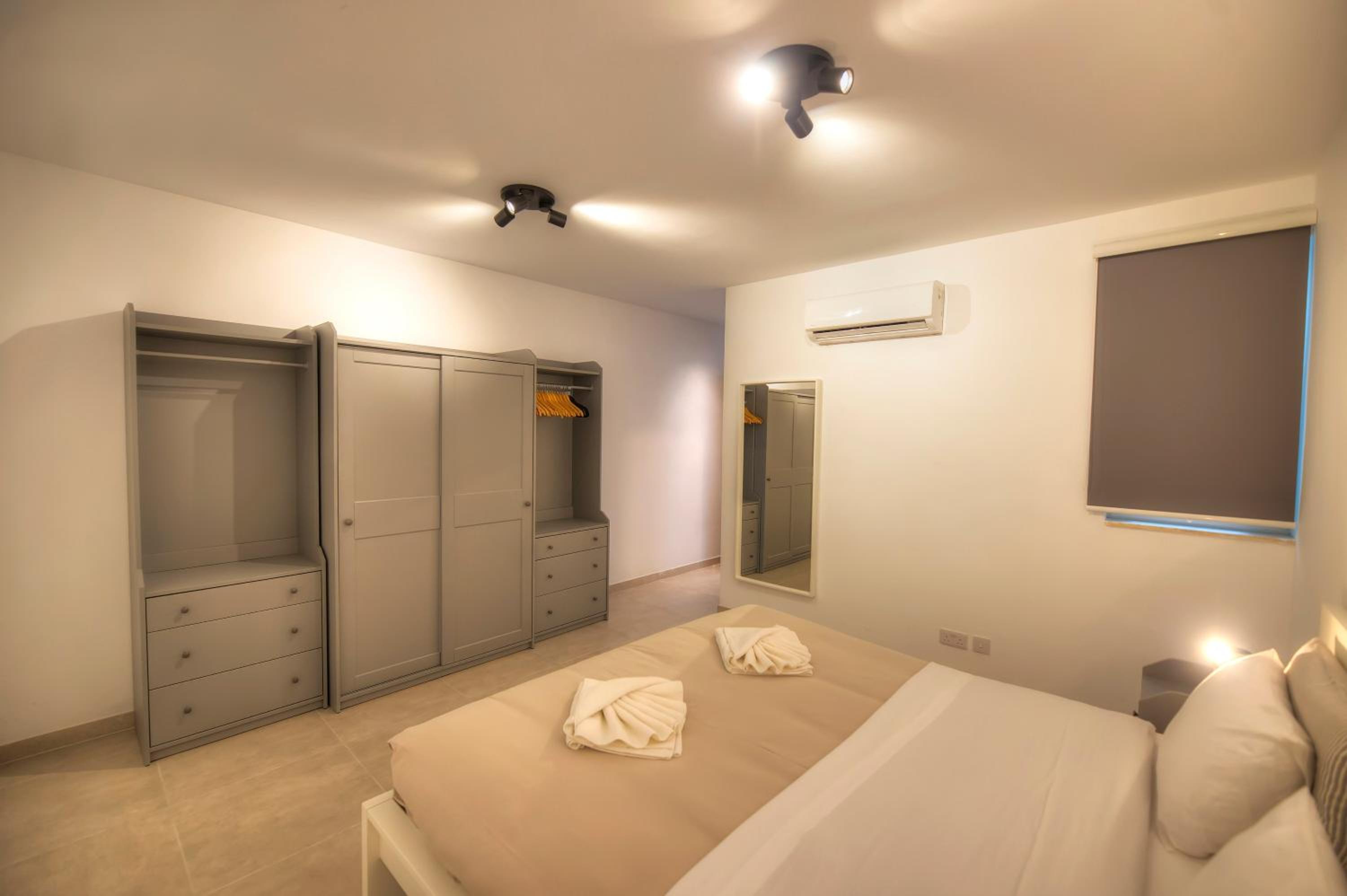 Spacious & Tastefully furnished 3 bedrooms RCUT1-1 view 3