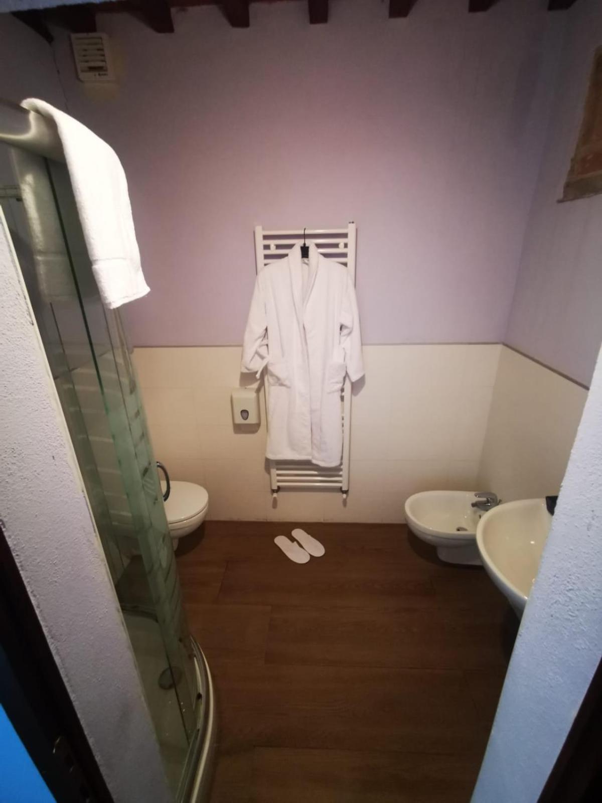 Photo 33
