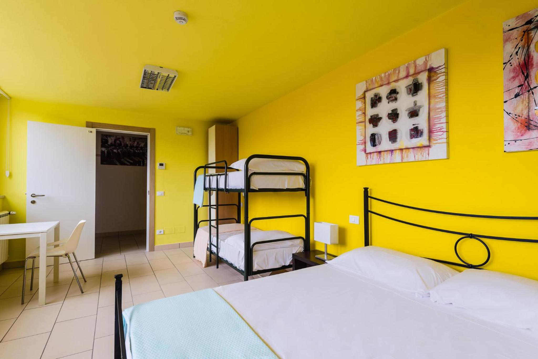 Eliopoli Beach Hostel & Restaurant