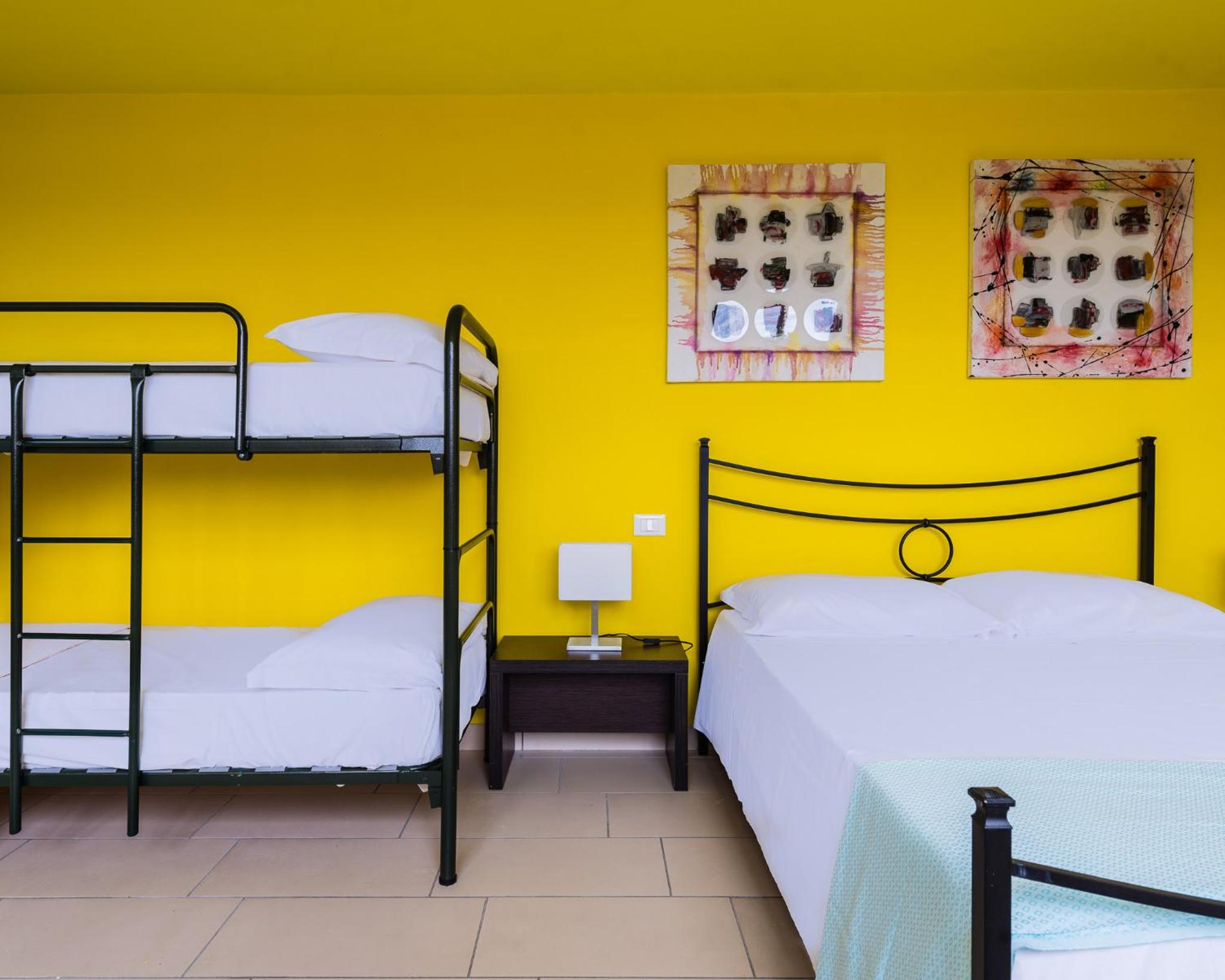Eliopoli Beach Hostel & Restaurant