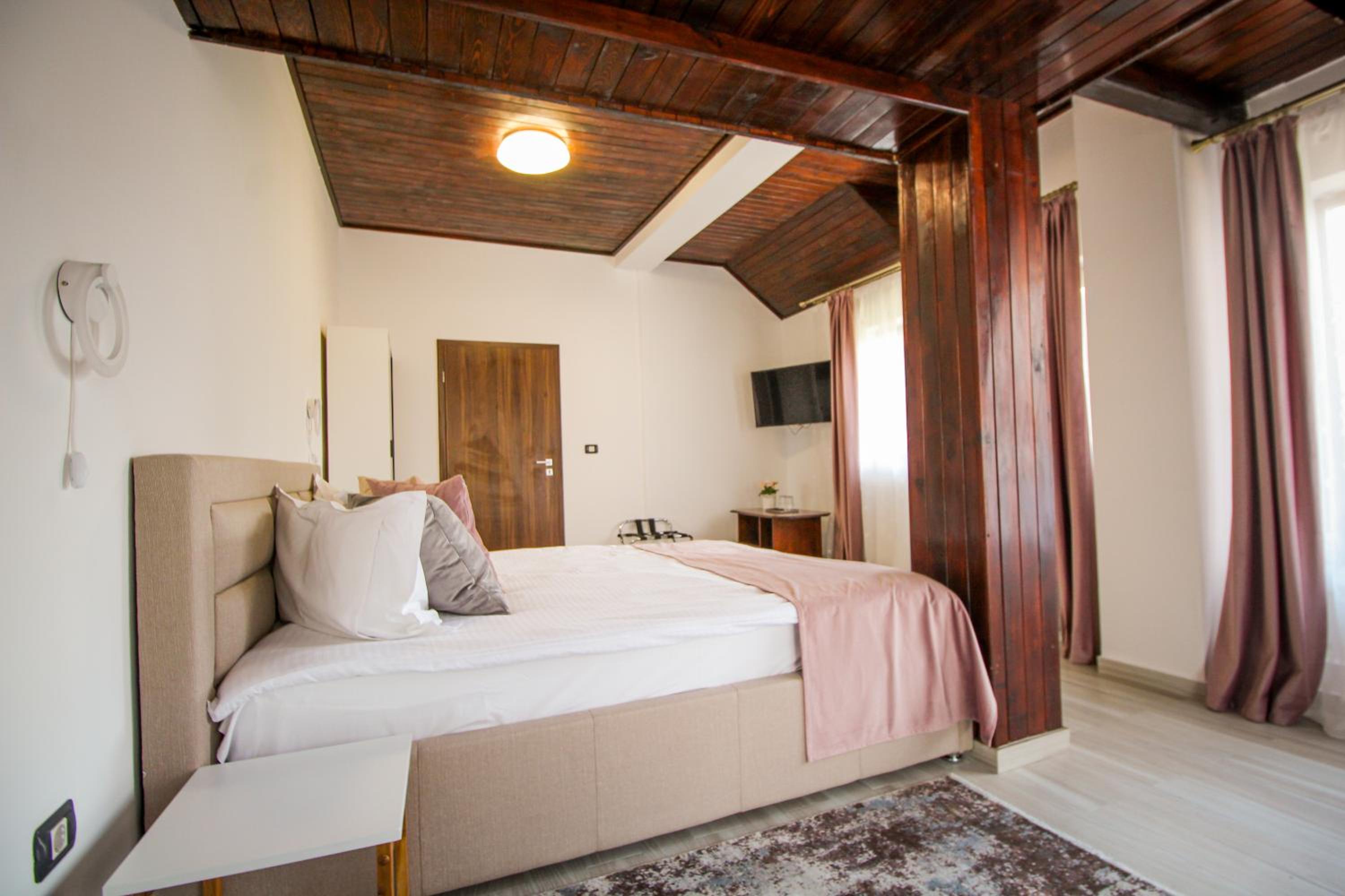 Vila Smaranda view 4