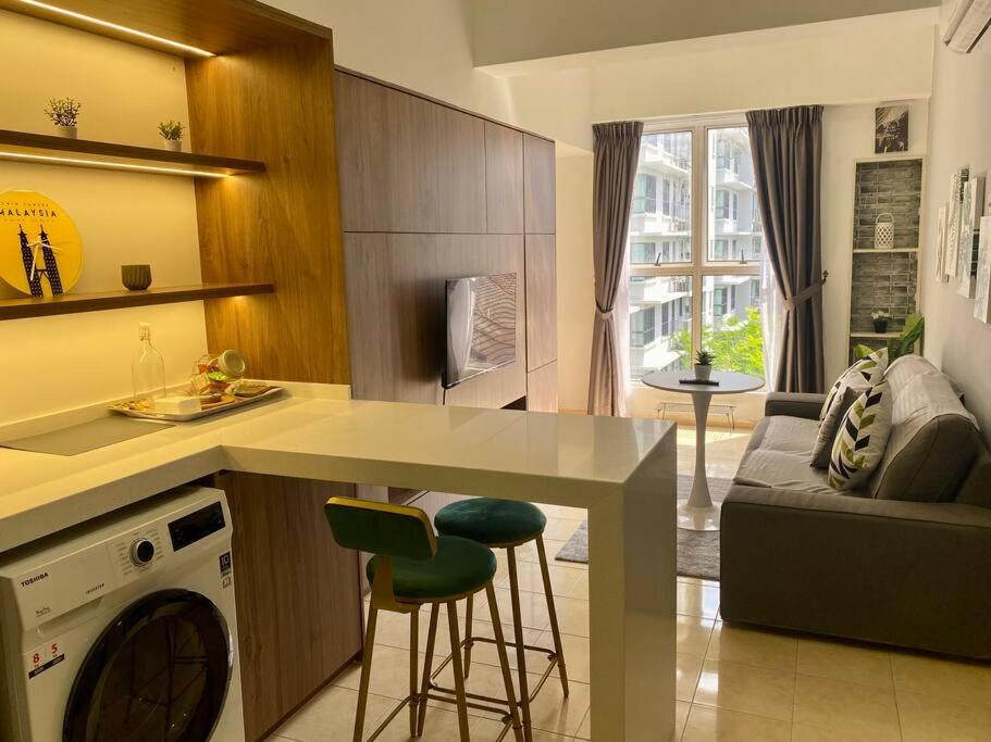 Cosy 2 Bedder Near KLCC I 500mbps Wi-Fi I Smart TV with Netflix Function