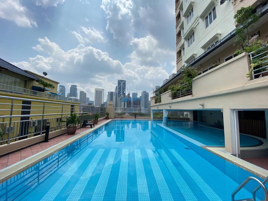 Cosy 2 Bedder Near KLCC I 500mbps Wi-Fi I Smart TV with Netflix Function