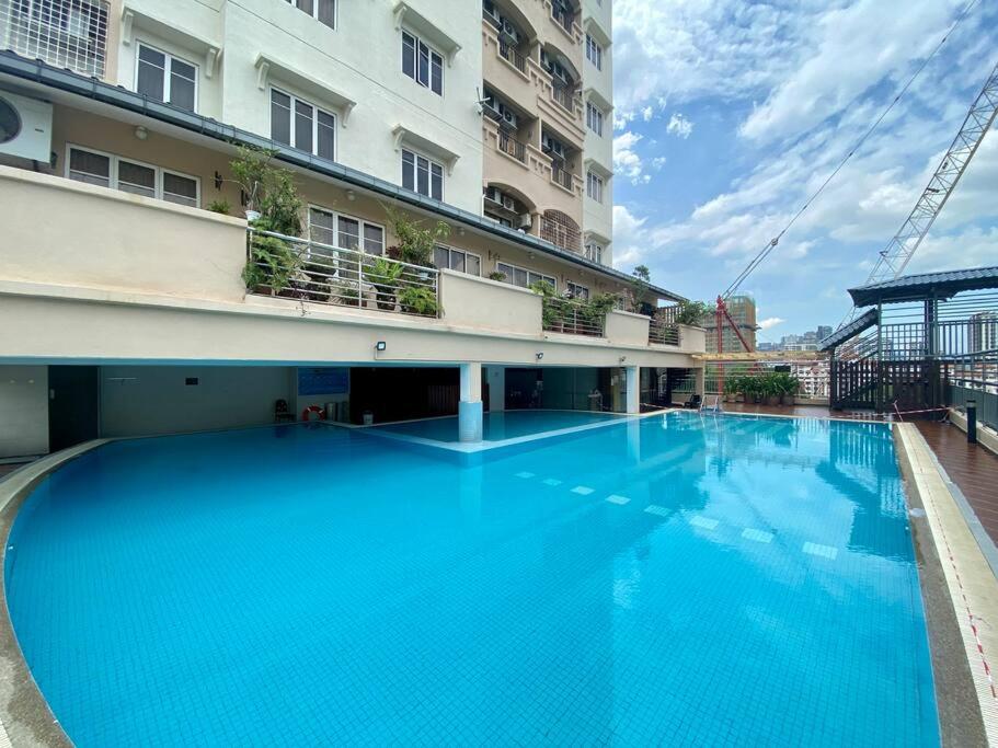 Cosy 2 Bedder Near KLCC I 500mbps Wi-Fi I Smart TV with Netflix Function