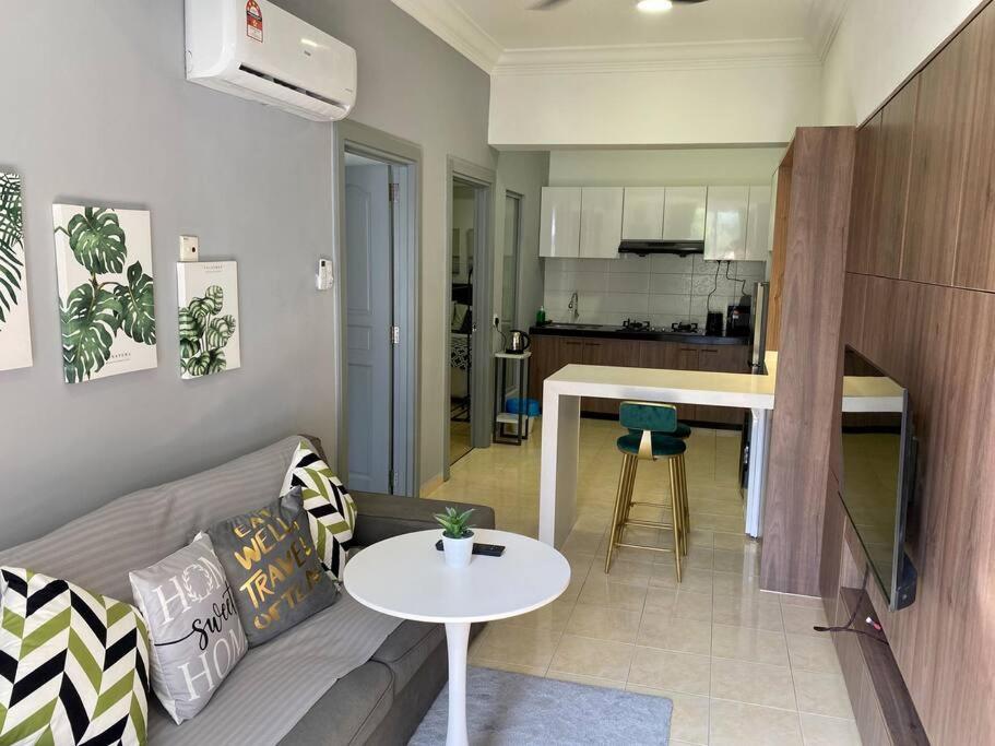 Cosy 2 Bedder Near KLCC I 500mbps Wi-Fi I Smart TV with Netflix Function