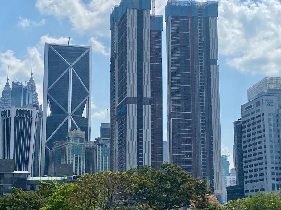 Cosy 2 Bedder Near KLCC I 500mbps Wi-Fi I Smart TV with Netflix Function