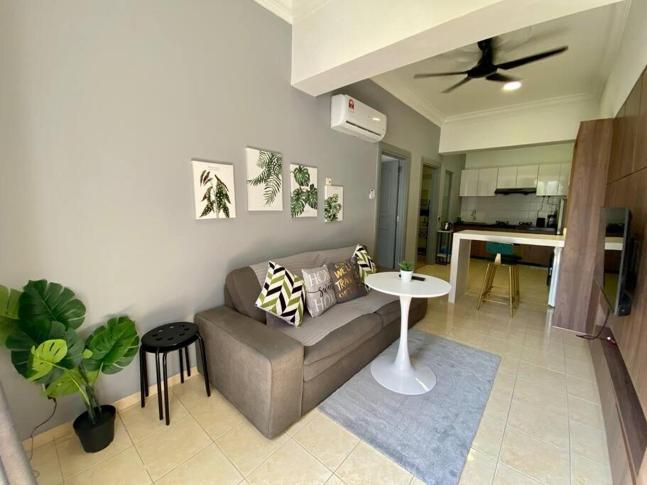 Cosy 2 Bedder Near KLCC I 500mbps Wi-Fi I Smart TV with Netflix Function