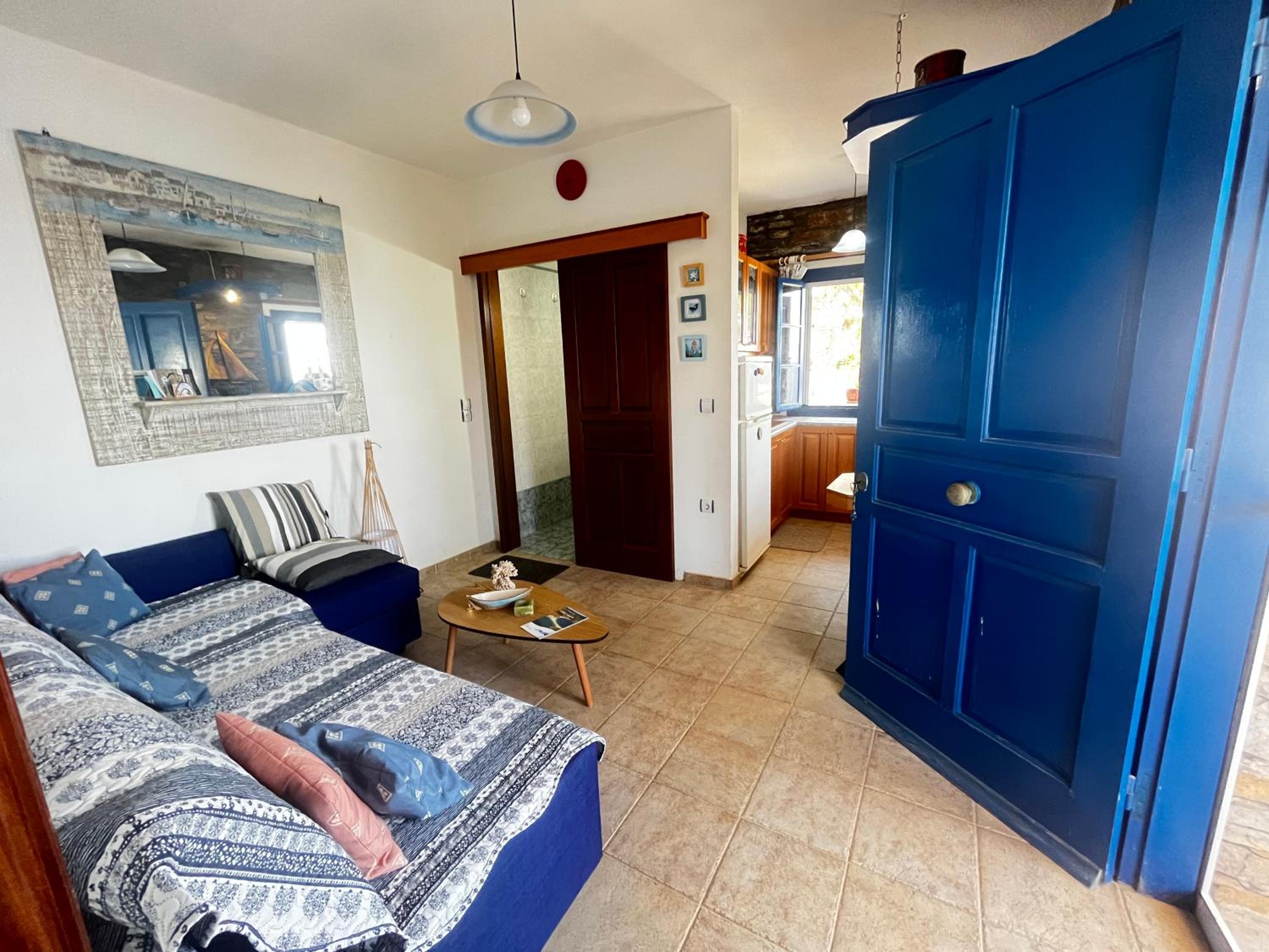 Cycladic House KRIOS with a Pool and 2min from the beach