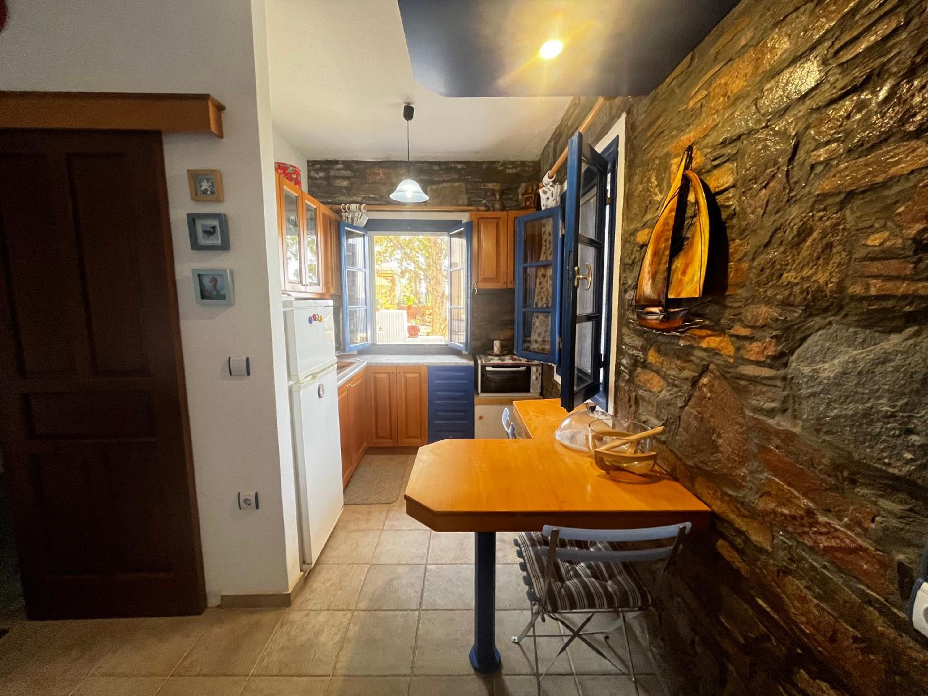 Cycladic House KRIOS with a Pool and 2min from the beach