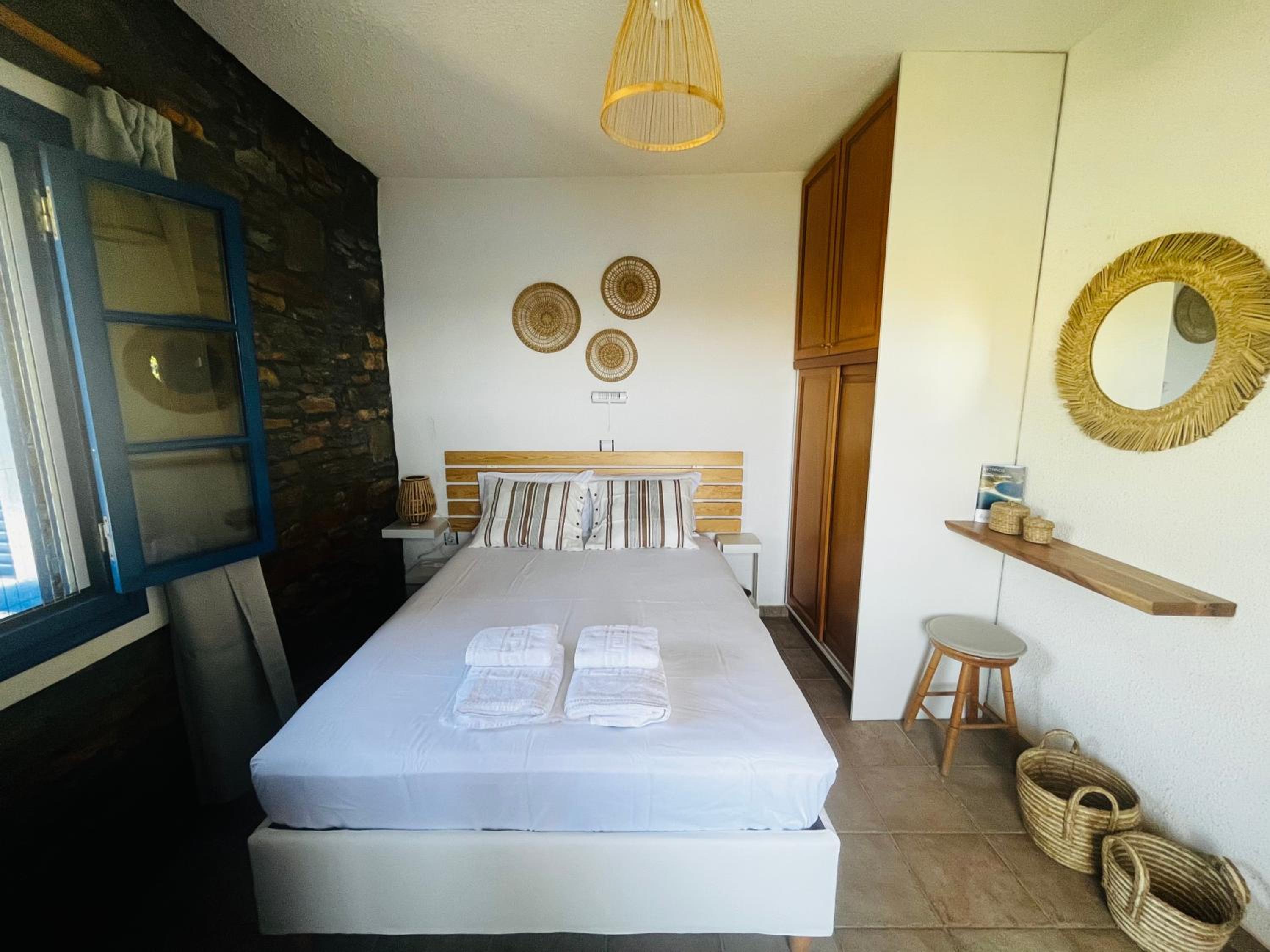 Cycladic House KRIOS with a Pool and 2min from the beach