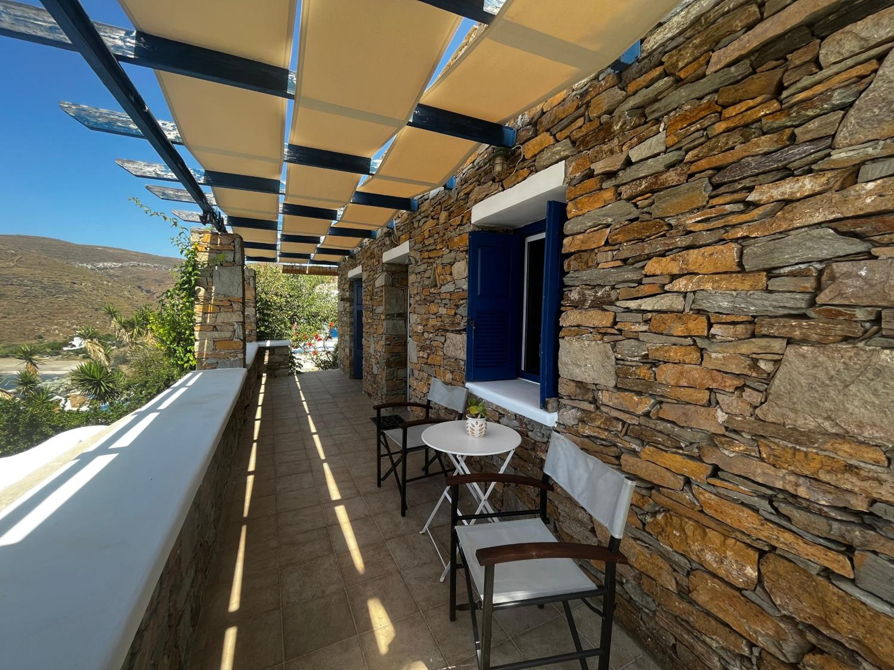 Cycladic House KRIOS with a Pool and 2min from the beach