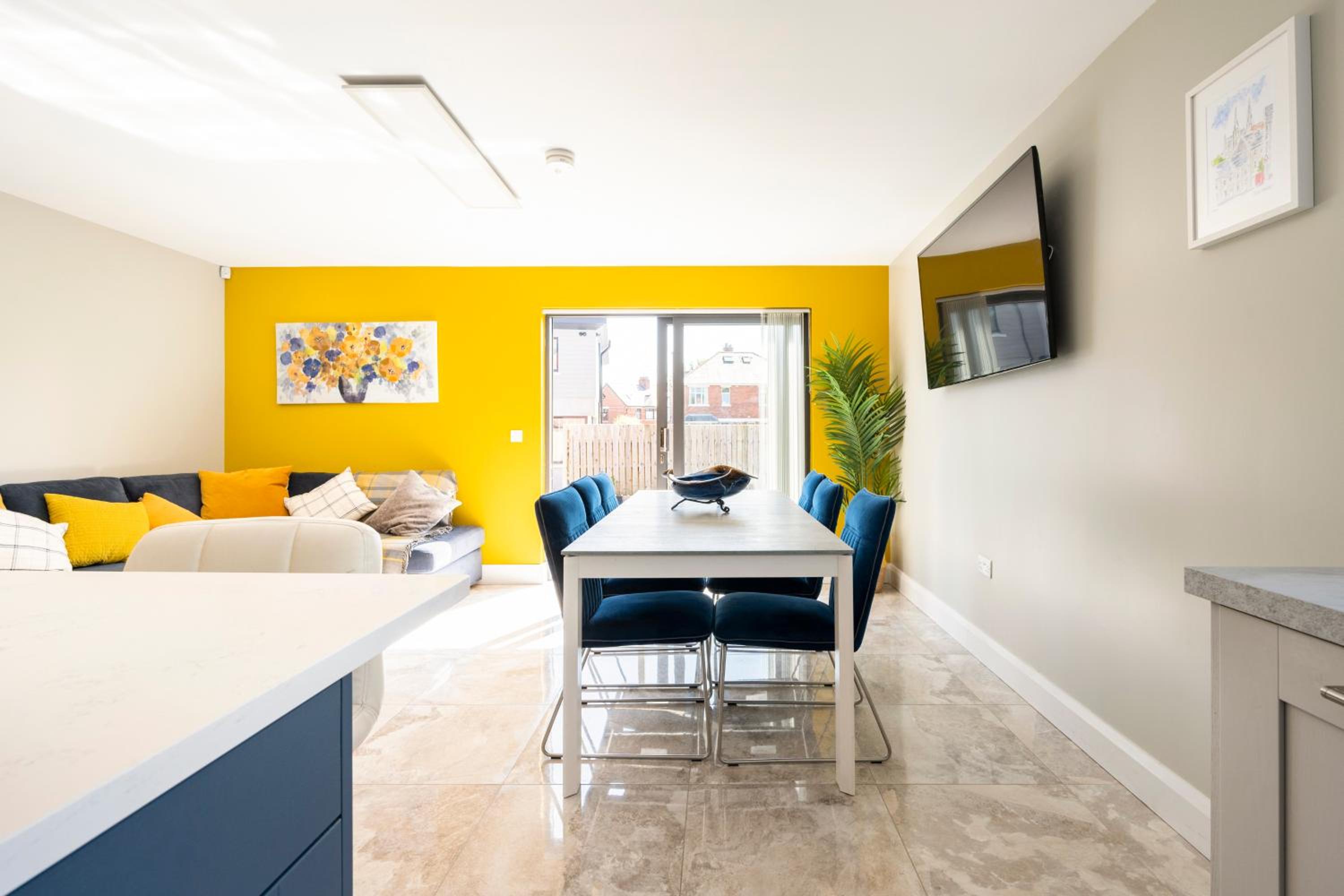 Park House - FOUR star luxury with parking and WI-FI view 3