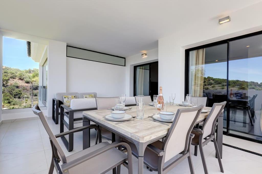 Luxurious Apartment at Estepona Hills with stunning views