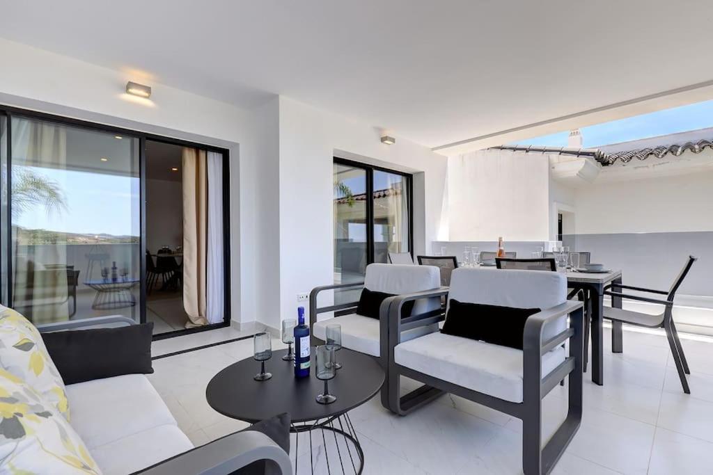 Luxurious Apartment at Estepona Hills with stunning views