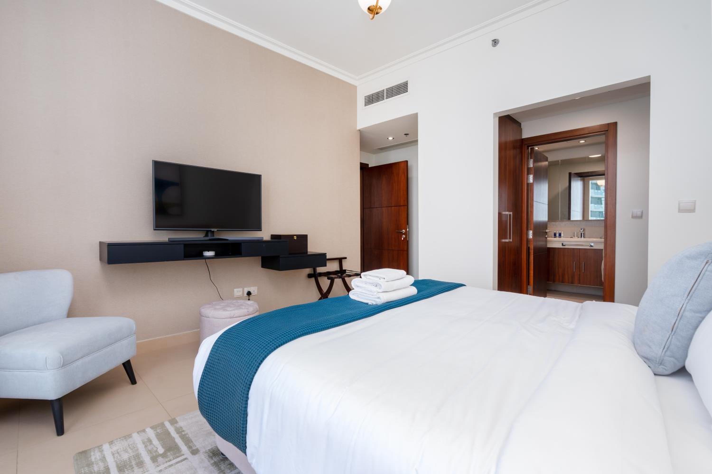 Vacay Lettings - Burj Vista high floor Burj Khalifa & Fountain view