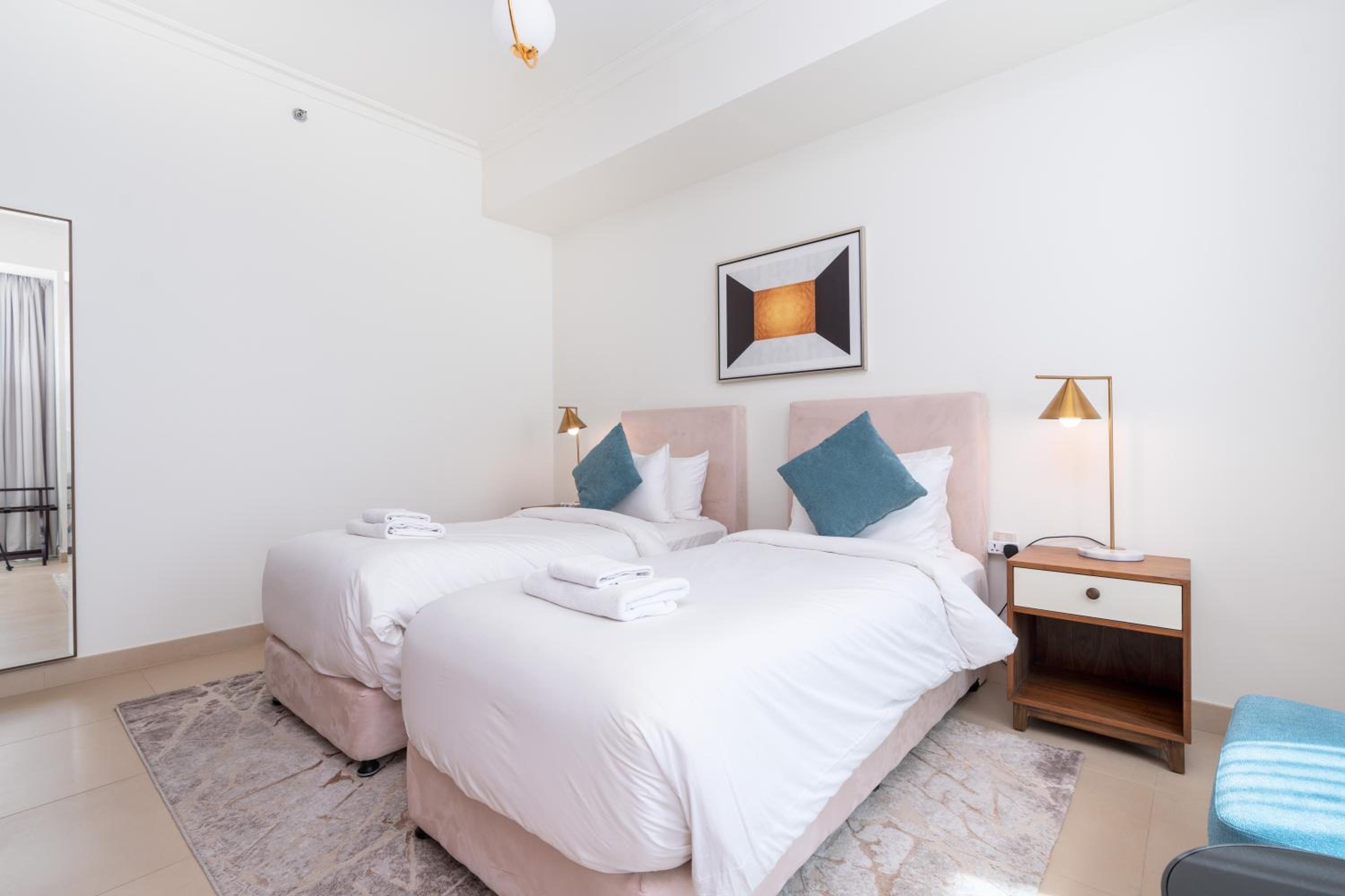 Vacay Lettings - Burj Vista high floor Burj Khalifa & Fountain view