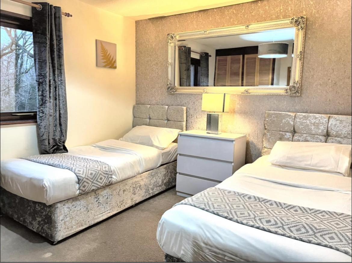 Primrose 17-Woodland Lodges-Carmarthen-Pembroke view 3