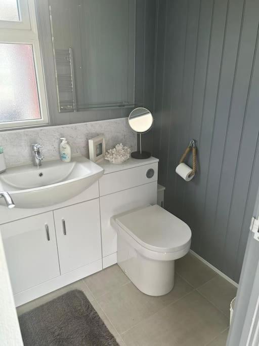 Beautiful Chalet, 18 Cordova, Selsey Country Club view 5