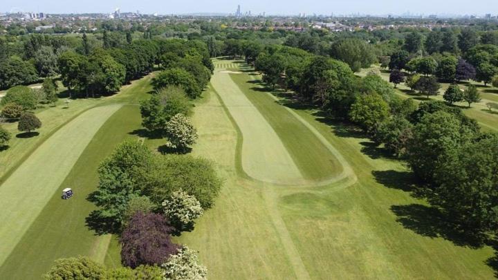 Luxury West London 3BR House, Cul De Sac view 4