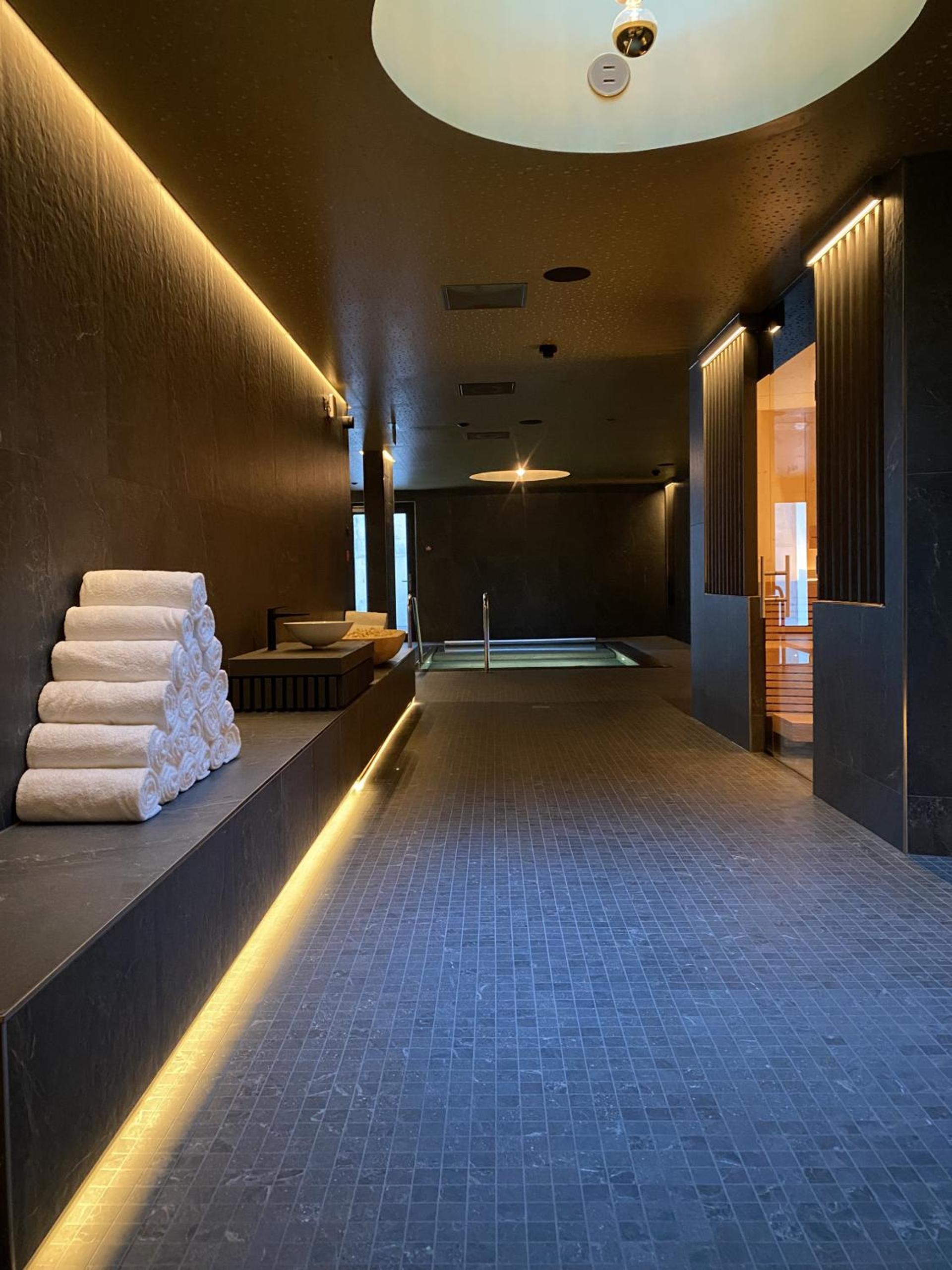 Apartment with hotel spa and pool