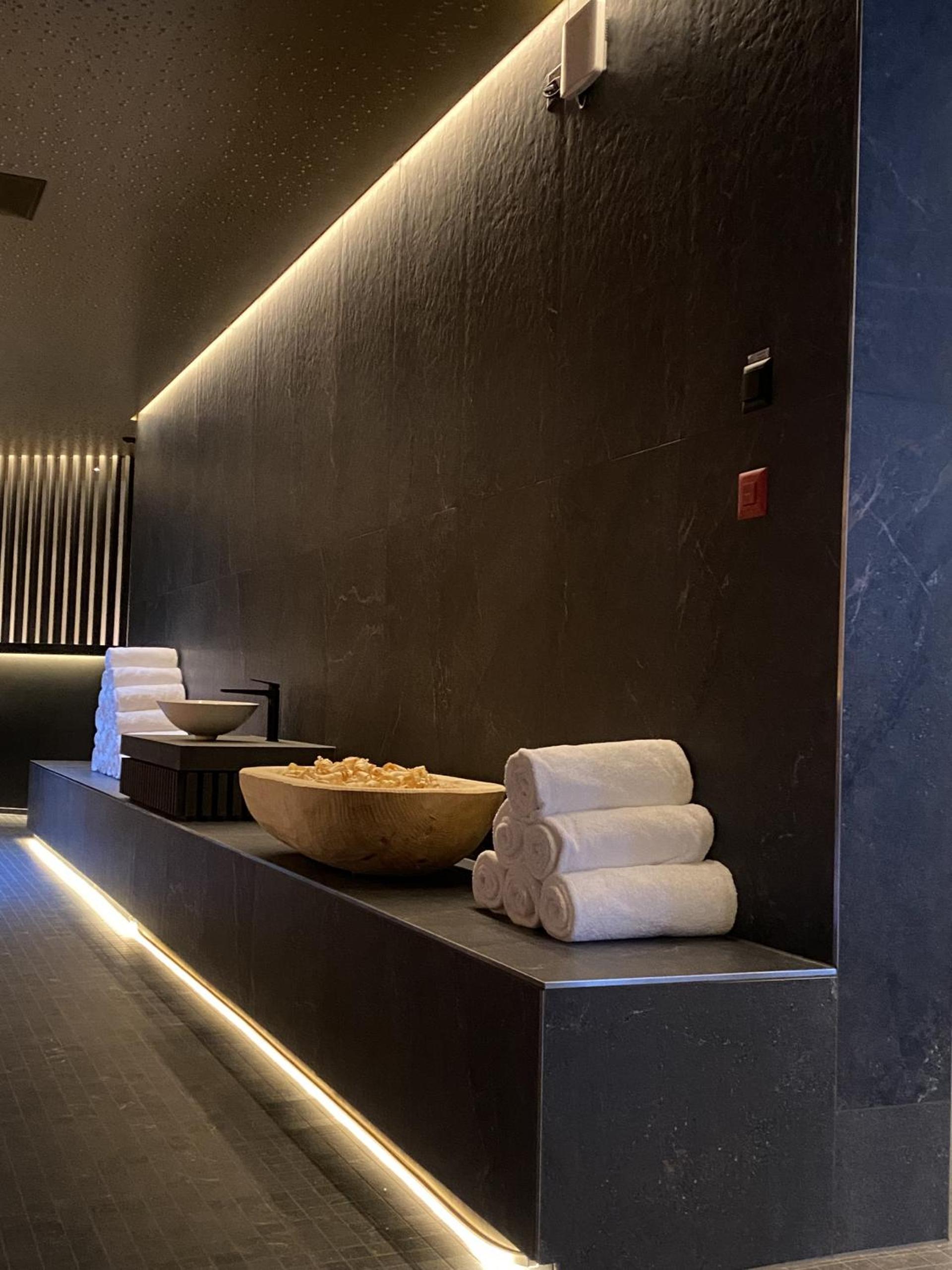 Apartment with hotel spa and pool