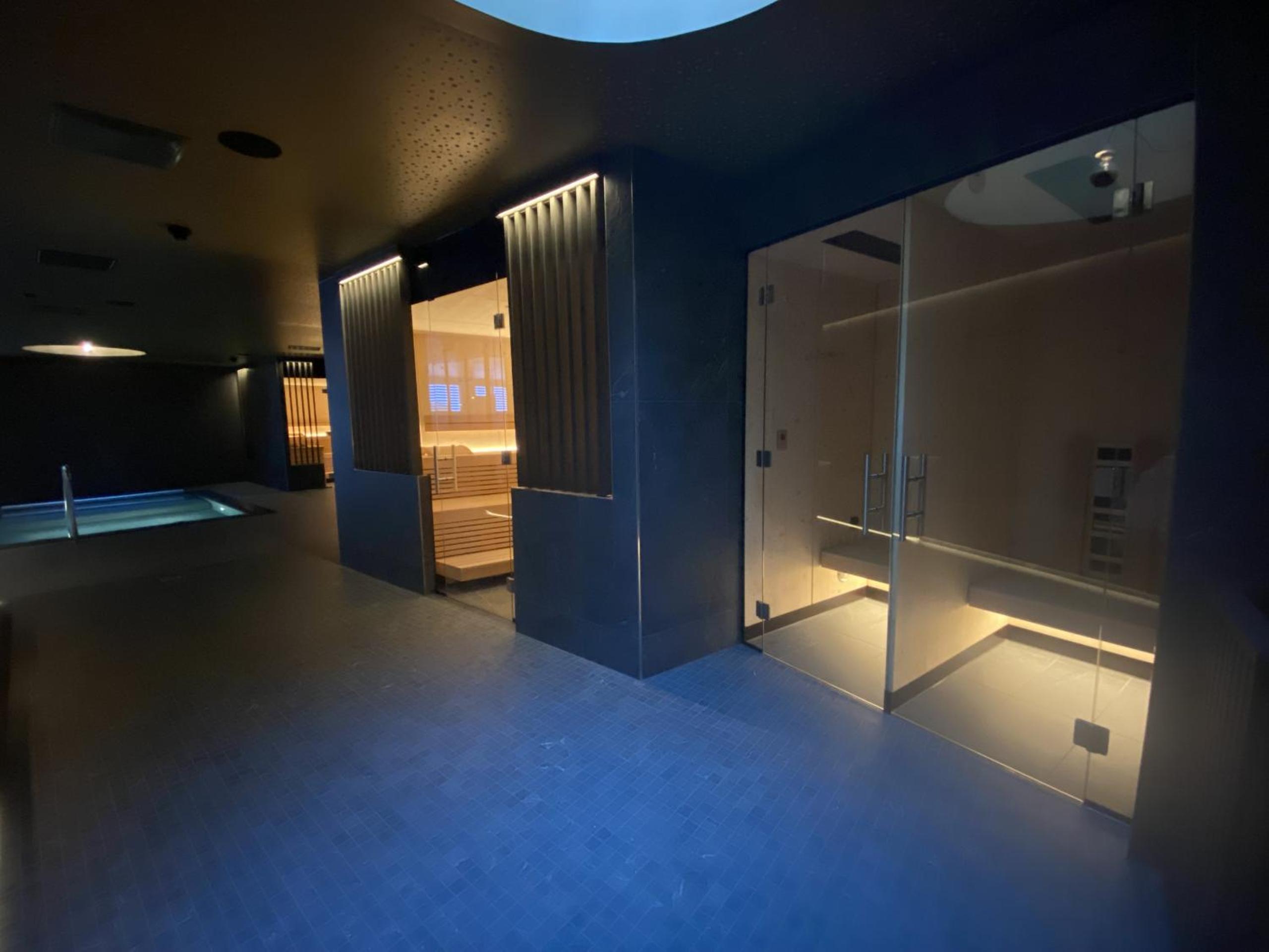 Apartment with hotel spa and pool