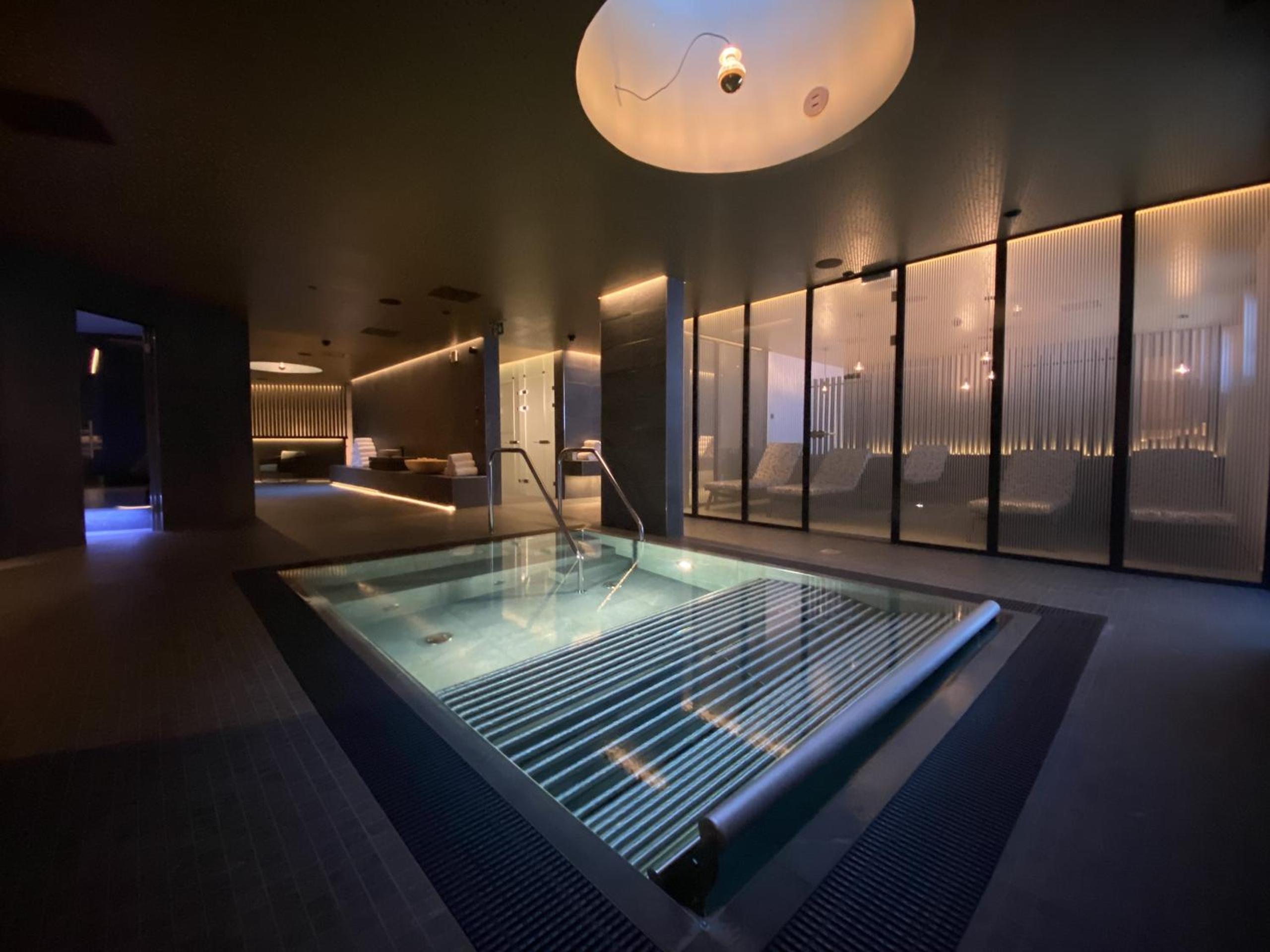 Apartment with hotel spa and pool