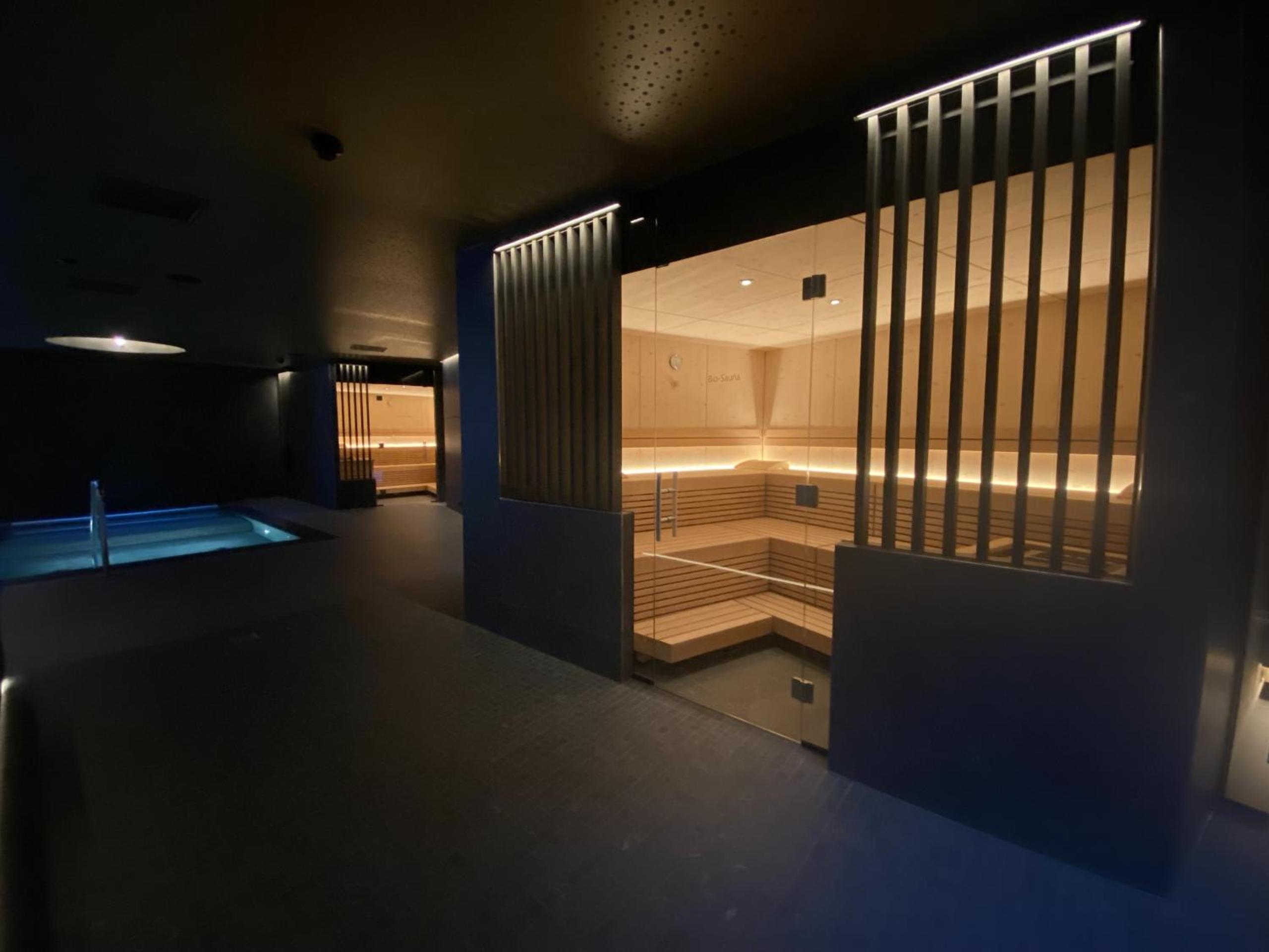 Apartment with hotel spa and pool
