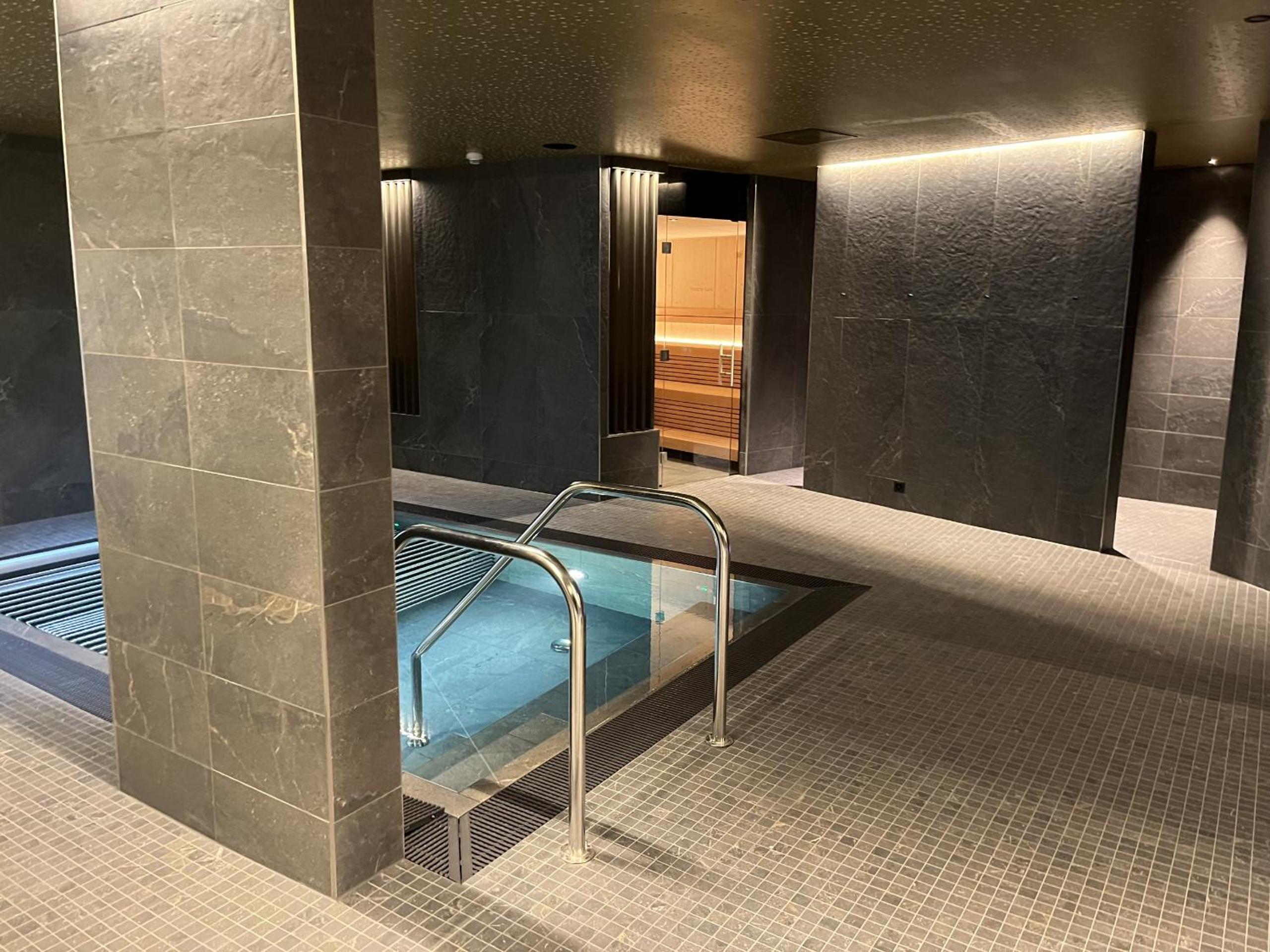 Apartment with hotel spa and pool