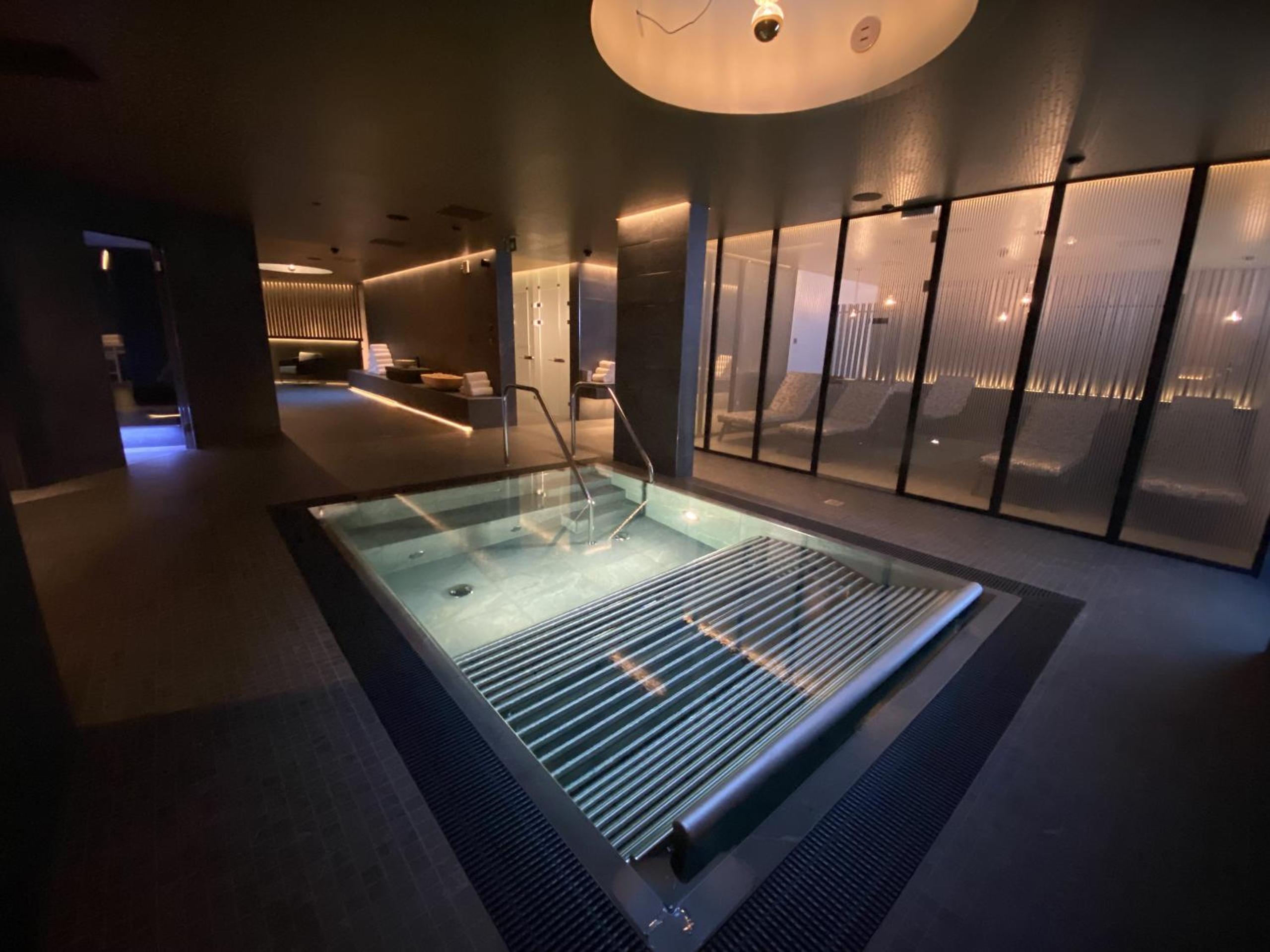 Apartment with hotel spa and pool