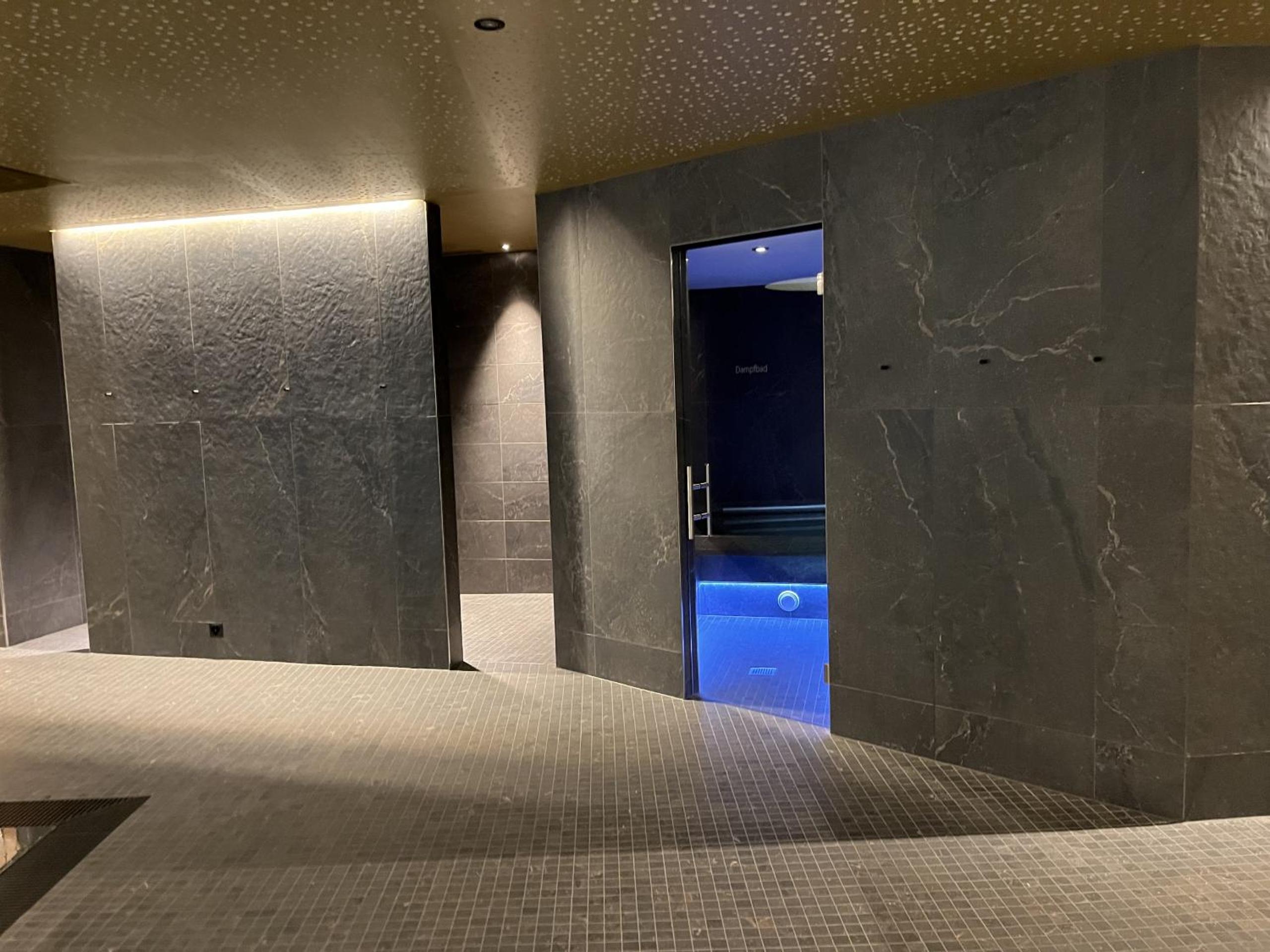 Apartment with hotel spa and pool