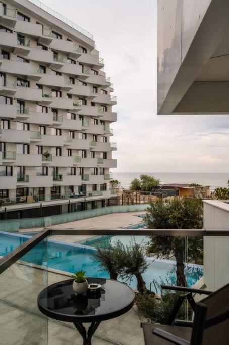 Mustard Skyline Infinity Pool&Spa Resort view 4