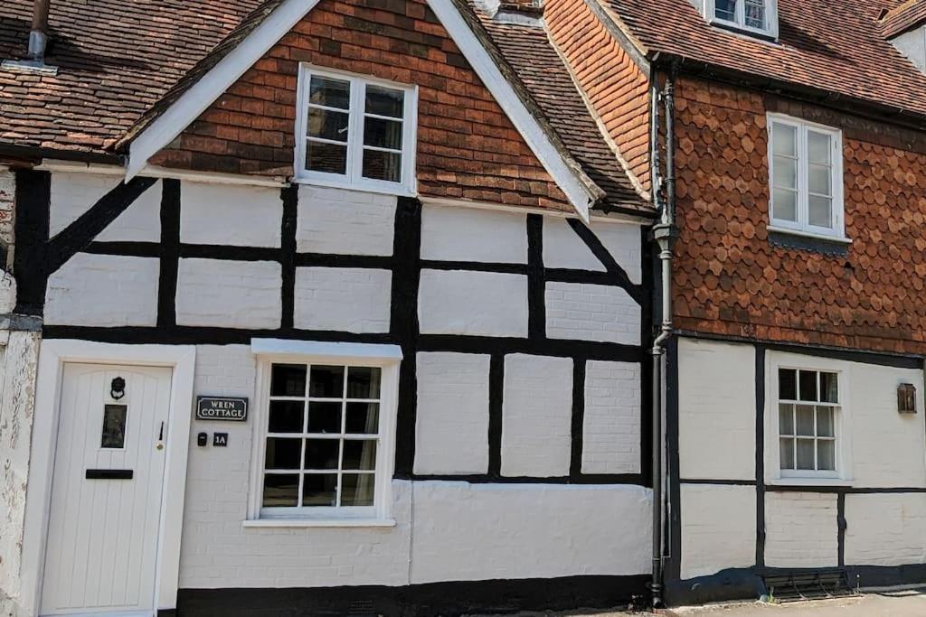 Cosy character cottage in central Marlborough UK view 5